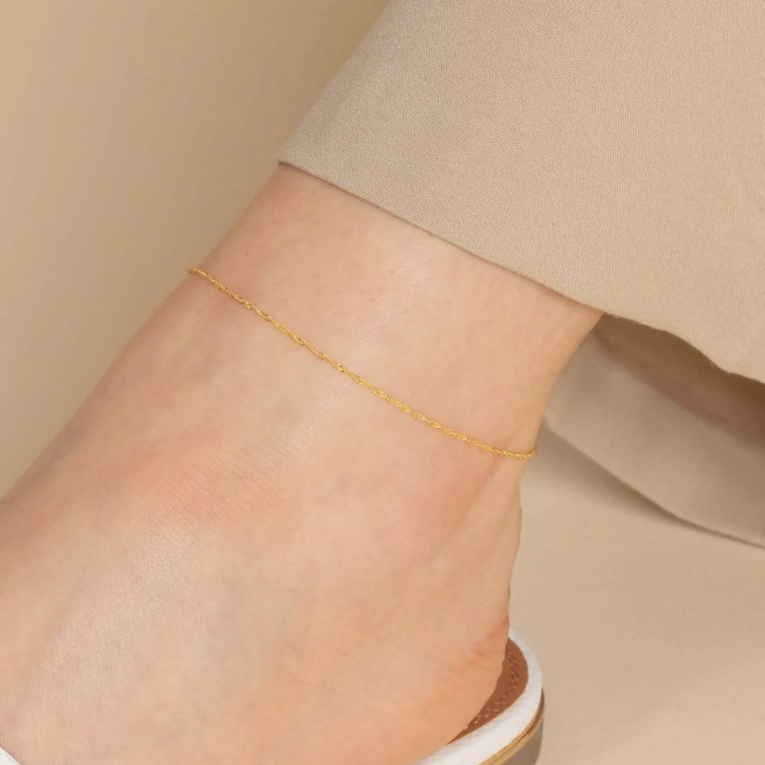 astrid_chain_anklet_in_so_1.webp Astrid Chain Anklet in Solid Gold