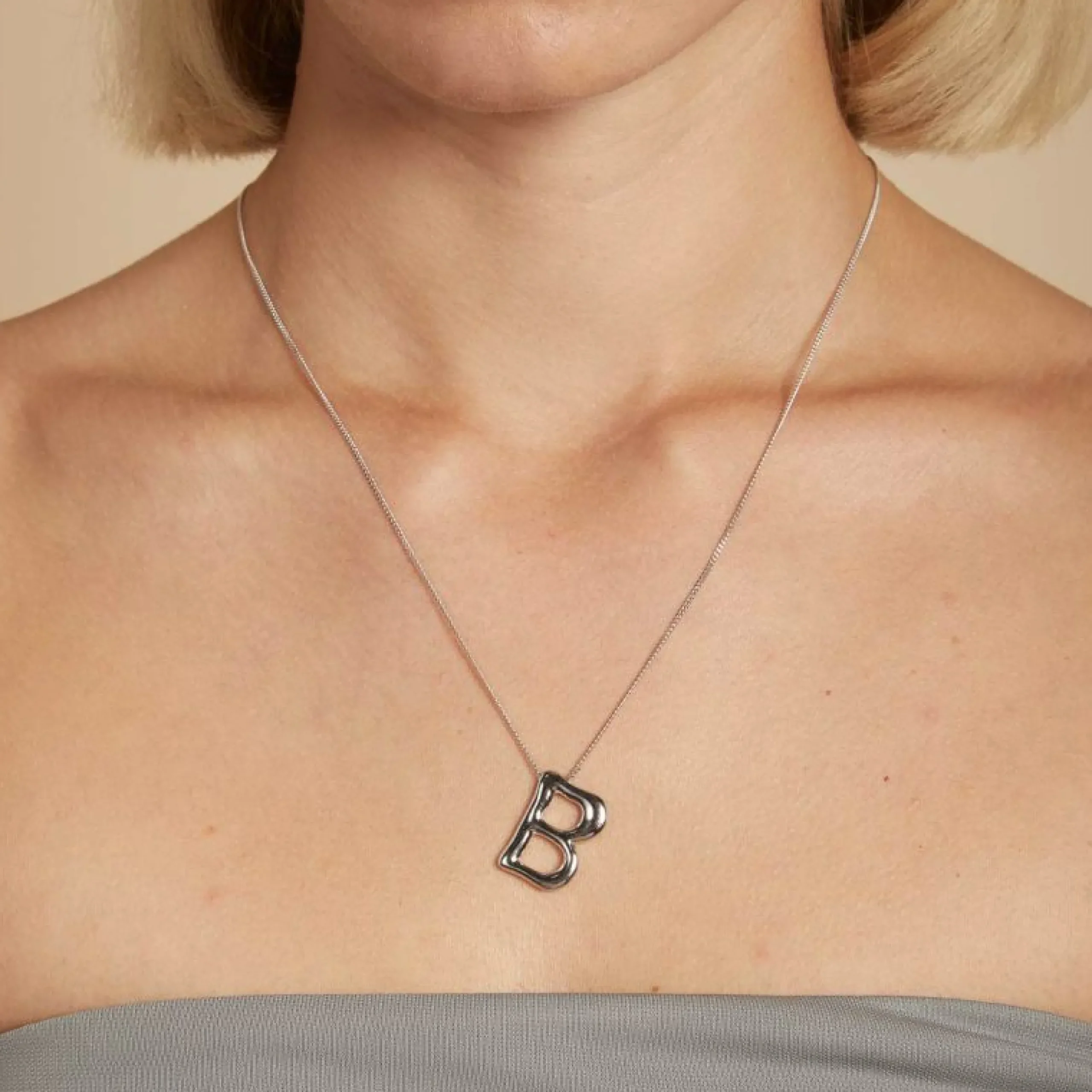 b_initial_bold_pendant_ne_1-1.webp B Initial Bold Pendant Necklace in Silver