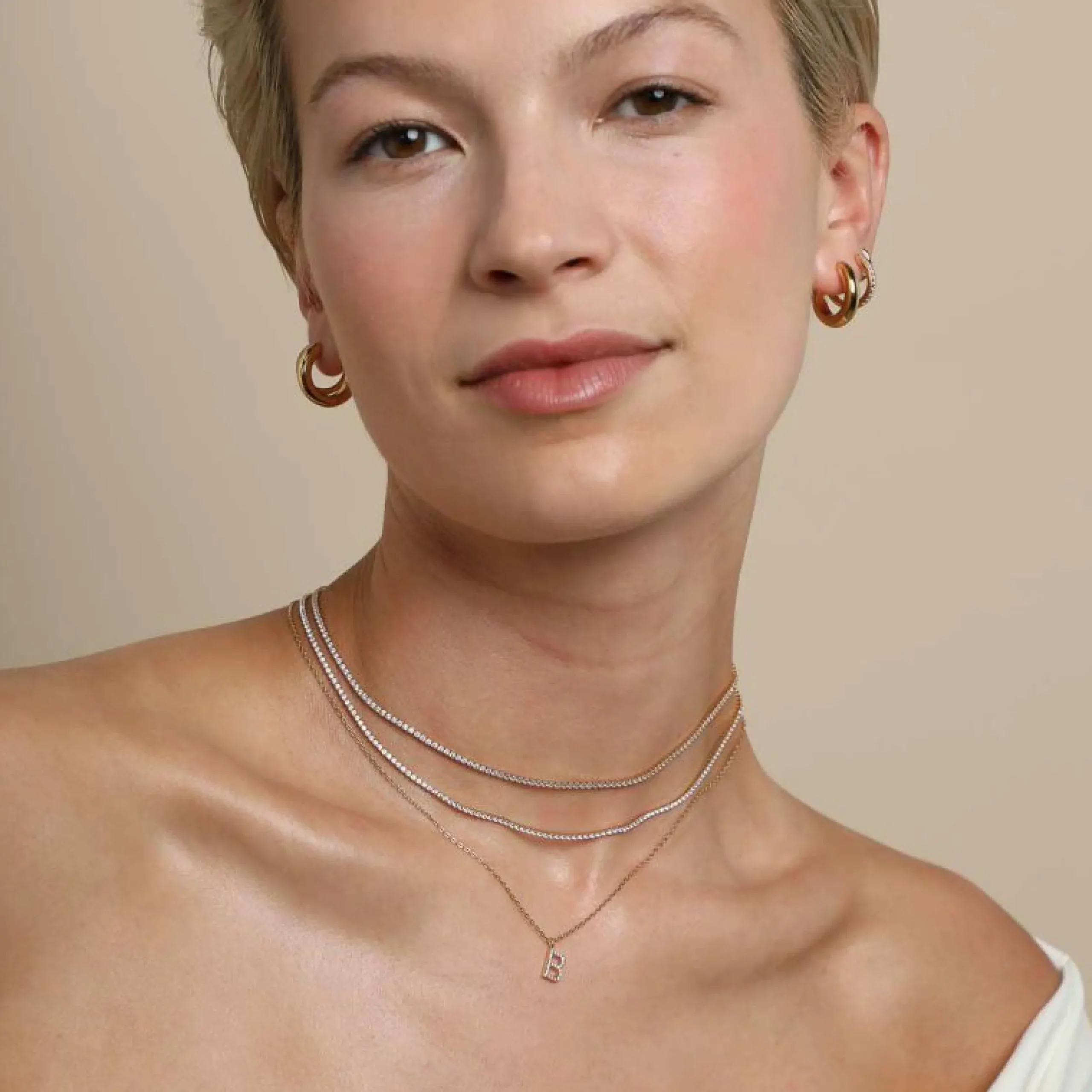 b_initial_pav_pendant_nec_3.webp B Initial Pavé Pendant Necklace in Gold