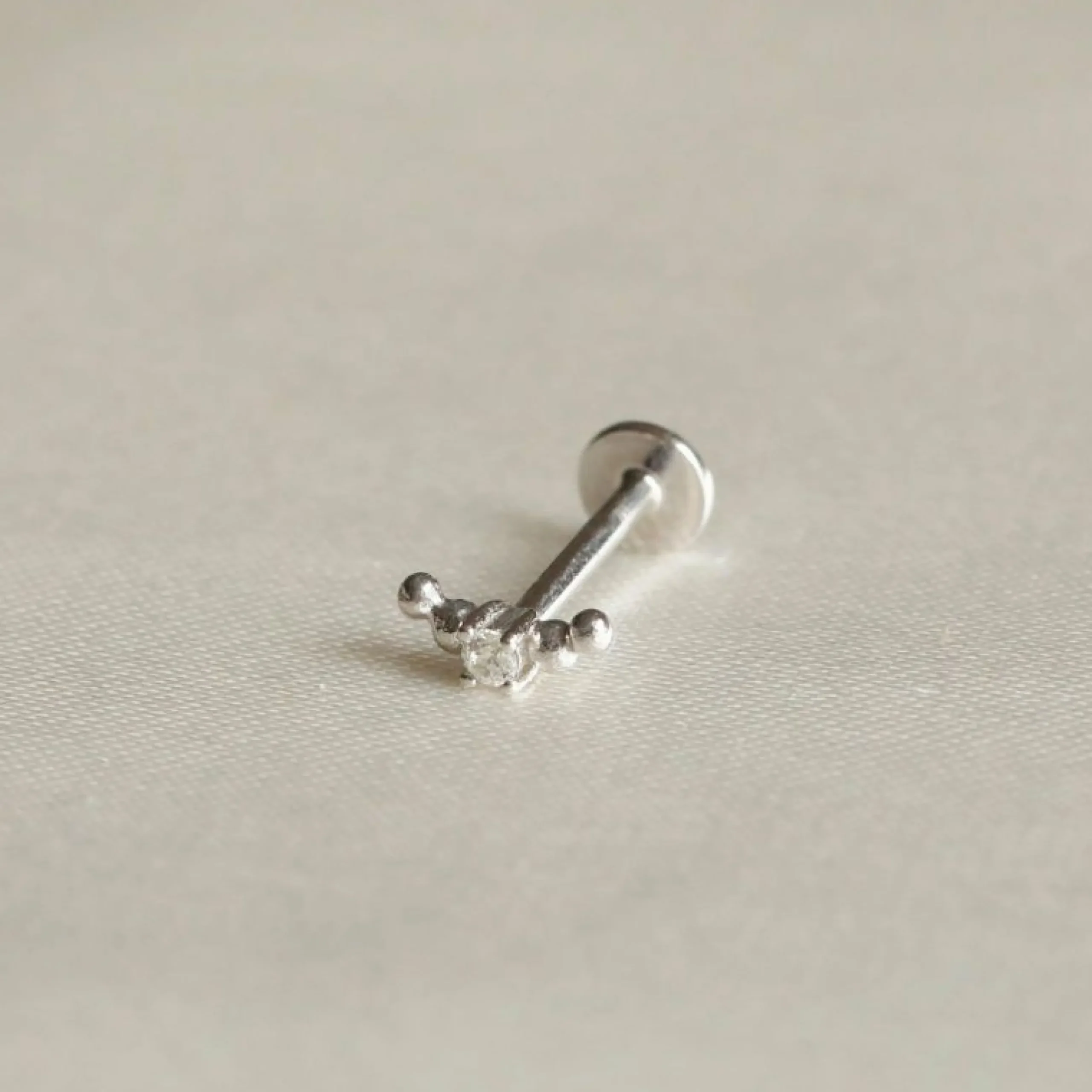 beaded_curved_piercing_st_3.webp Beaded Curved Piercing Stud in Solid White Gold