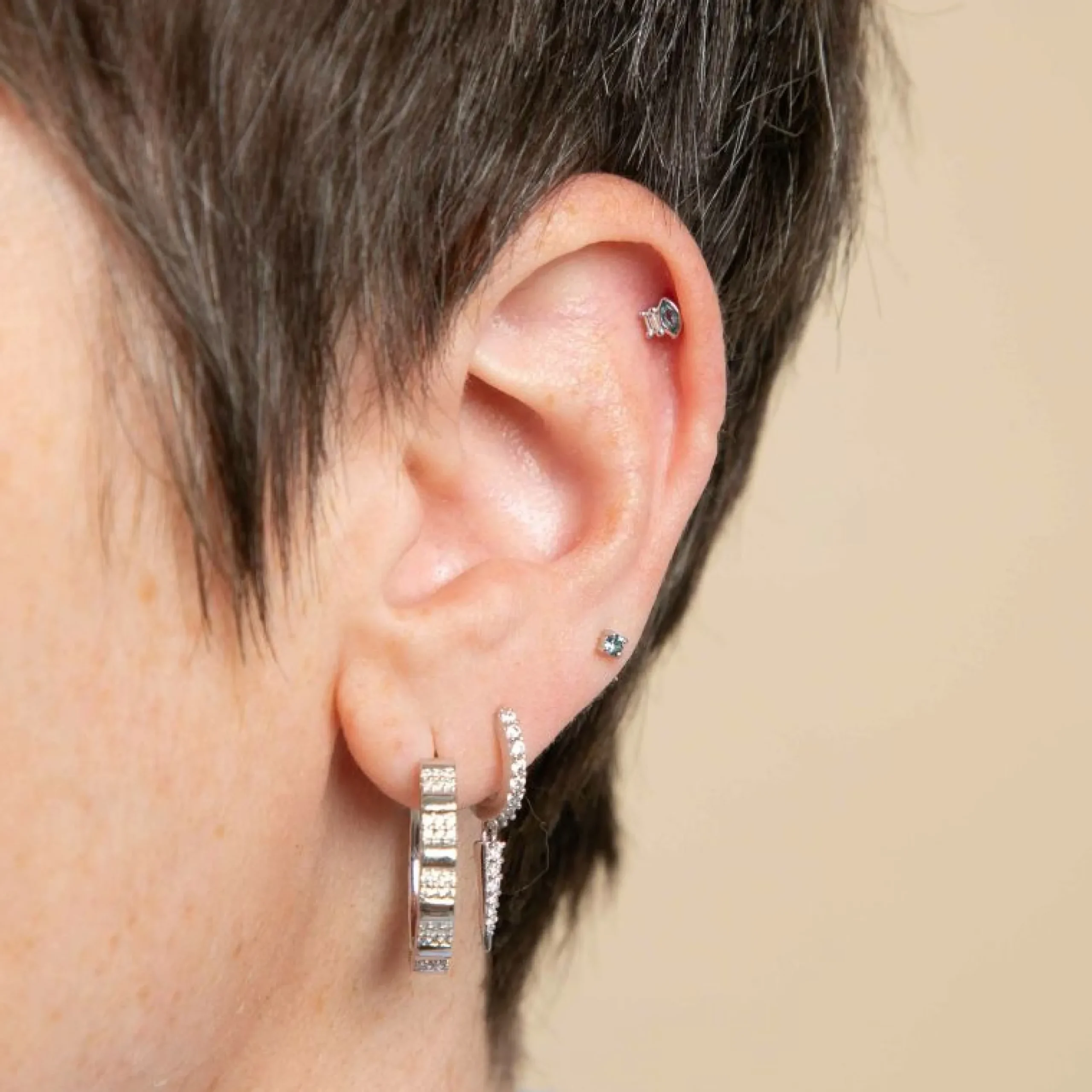 blue_topaz_piercing_stud__2-1.webp Blue Topaz Piercing Stud in Solid White Gold
