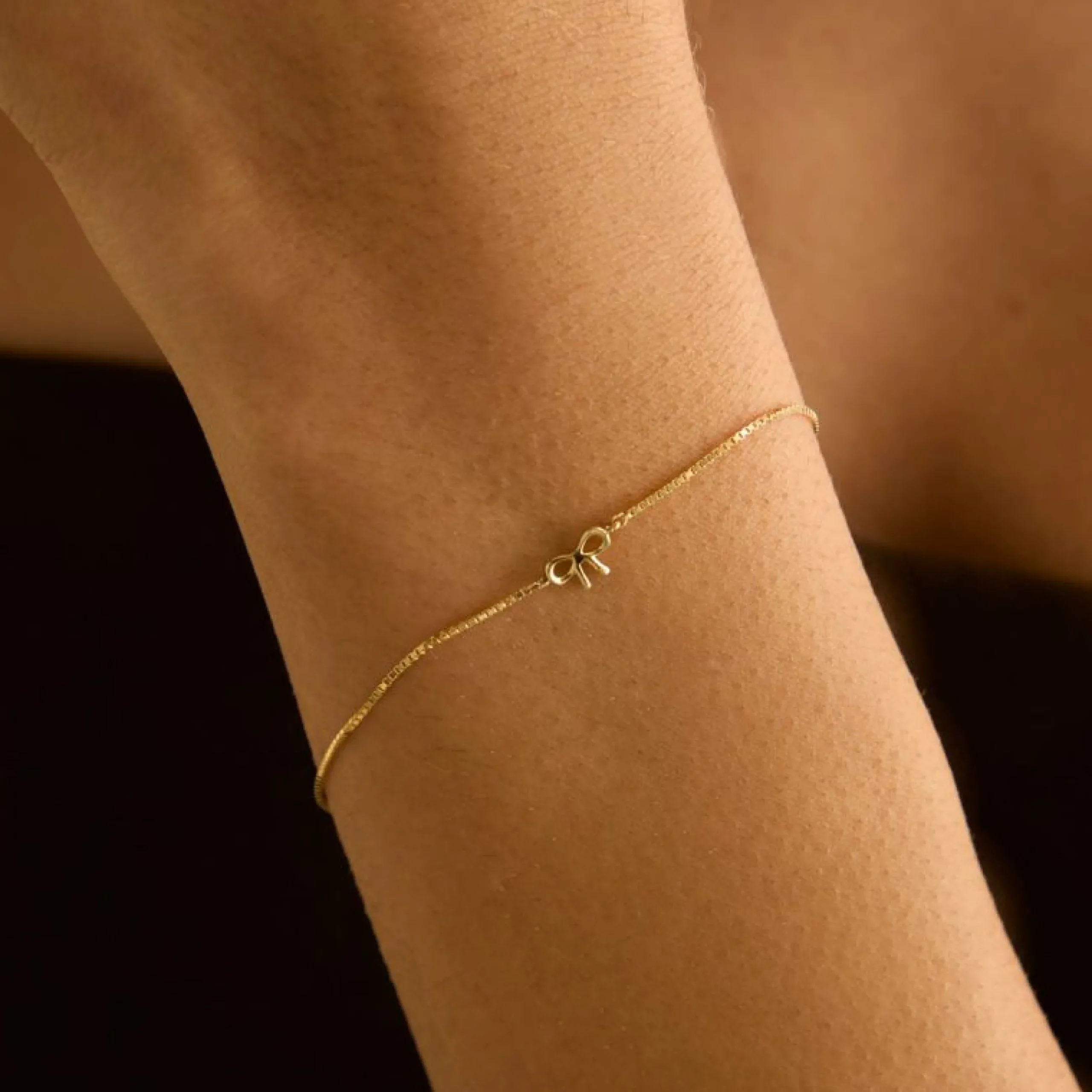 bow_charm_bracelet_in_sol_1.webp Bow Charm Bracelet in Solid Gold
