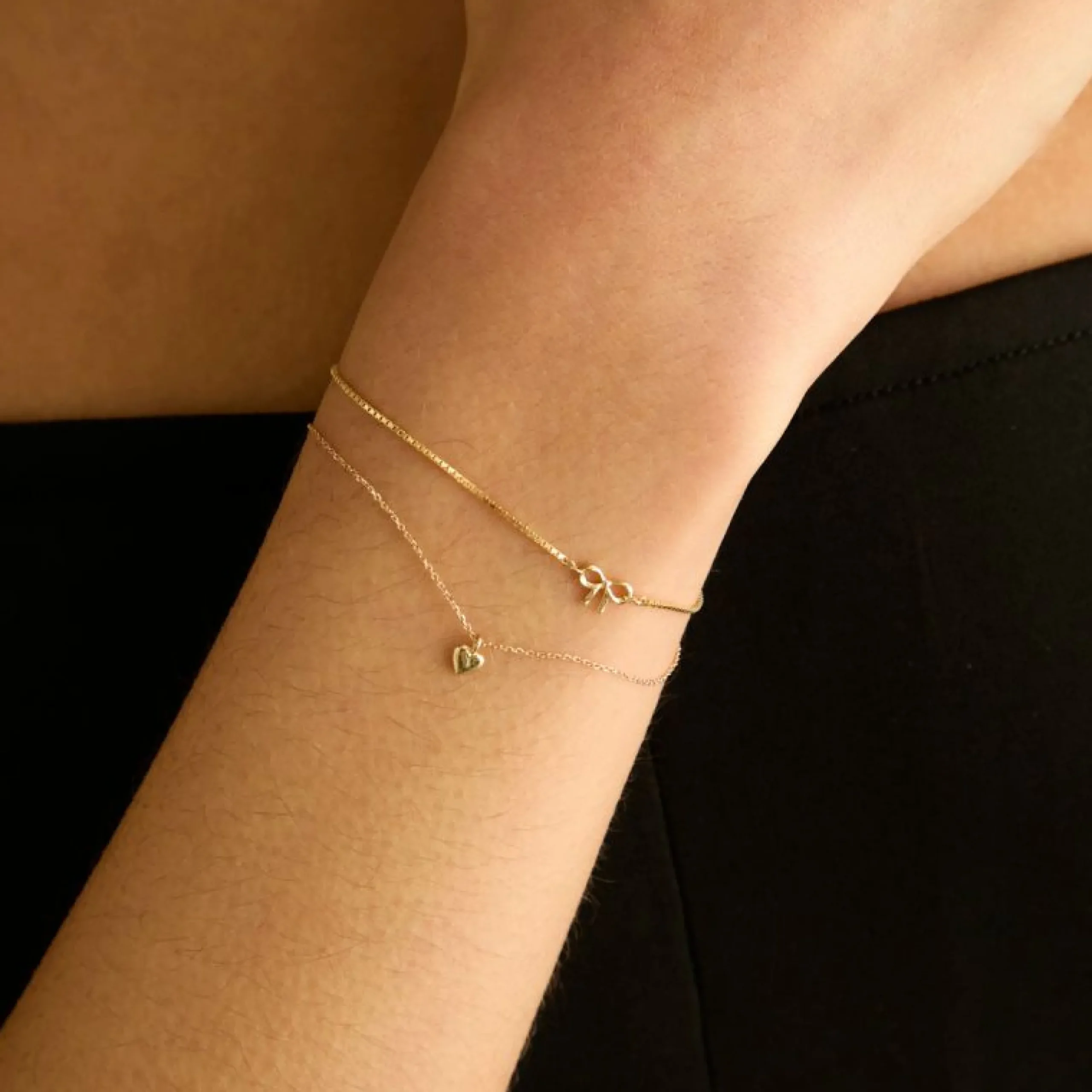 bow_charm_bracelet_in_sol_2.webp Bow Charm Bracelet in Solid Gold
