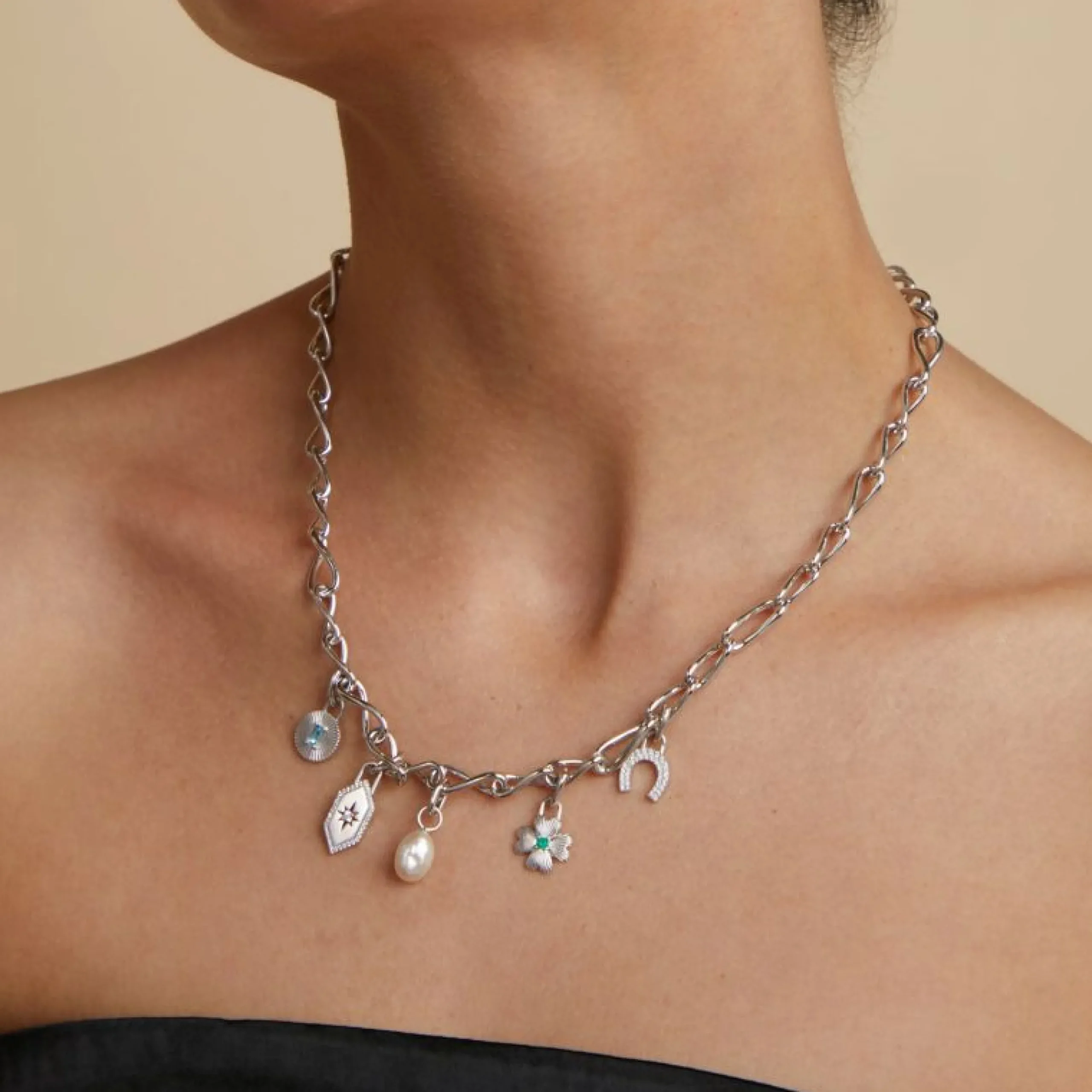 clover_talisman_charm_in__5-1.webp Clover Talisman Charm in Silver