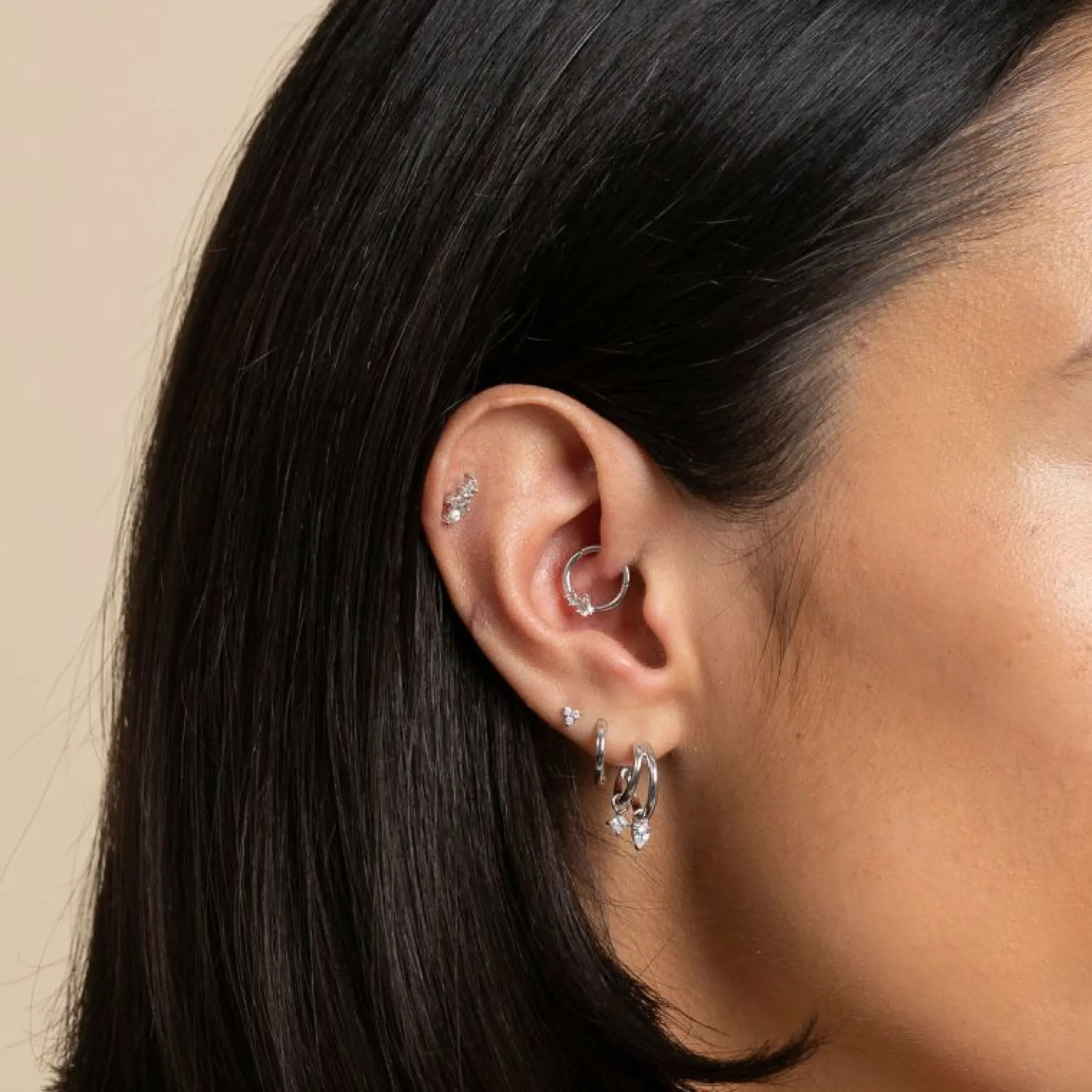 cluster_topaz_daith_hoop__1.webp Cluster Topaz Daith Hoop in Solid white Gold