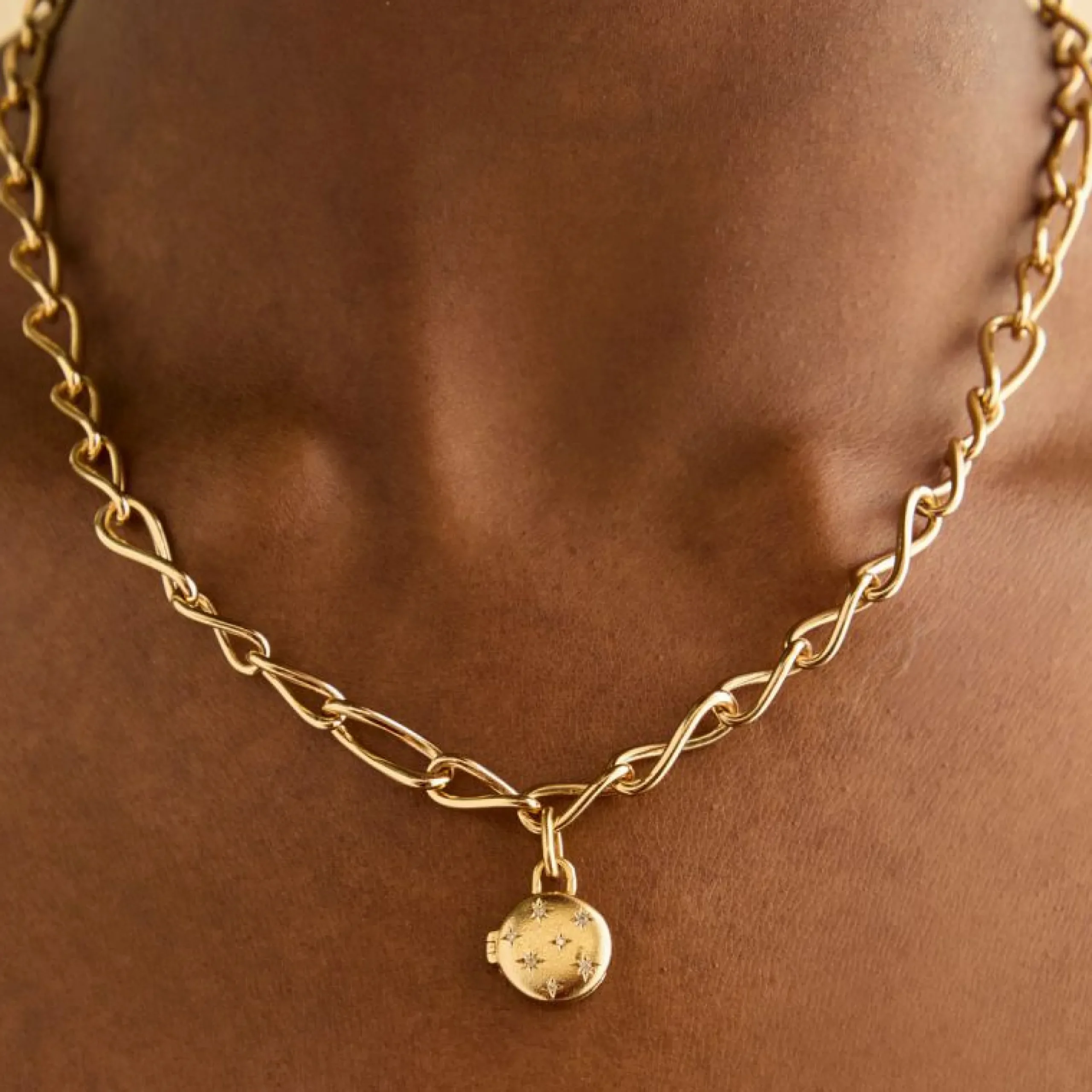 cosmic_locket_talisman_ch_1.webp Cosmic Locket Talisman Charm in Gold