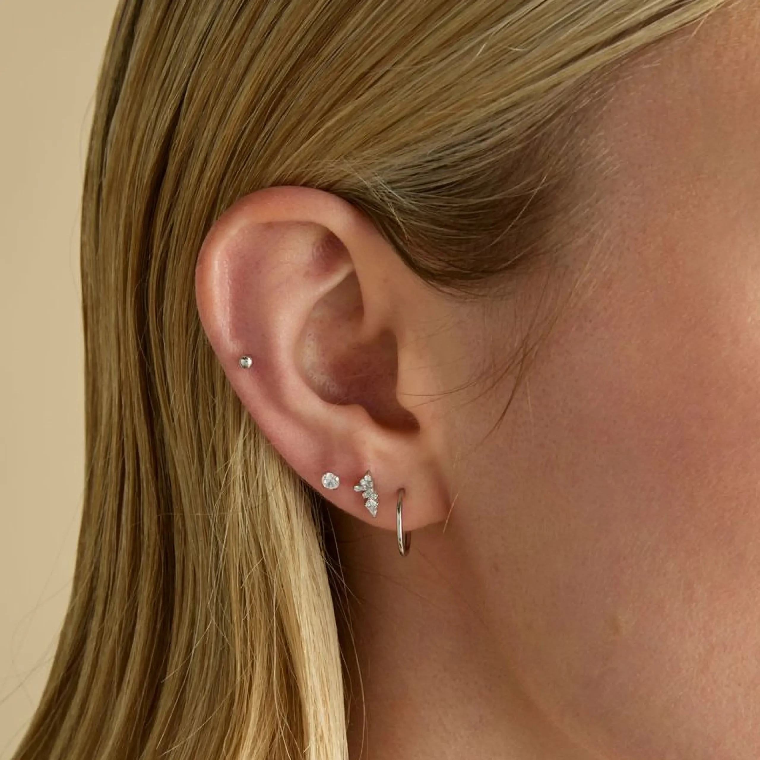 essential_ball_titanium_p_2-1.webp Essential Ball Titanium Piercing Stud in Platinum