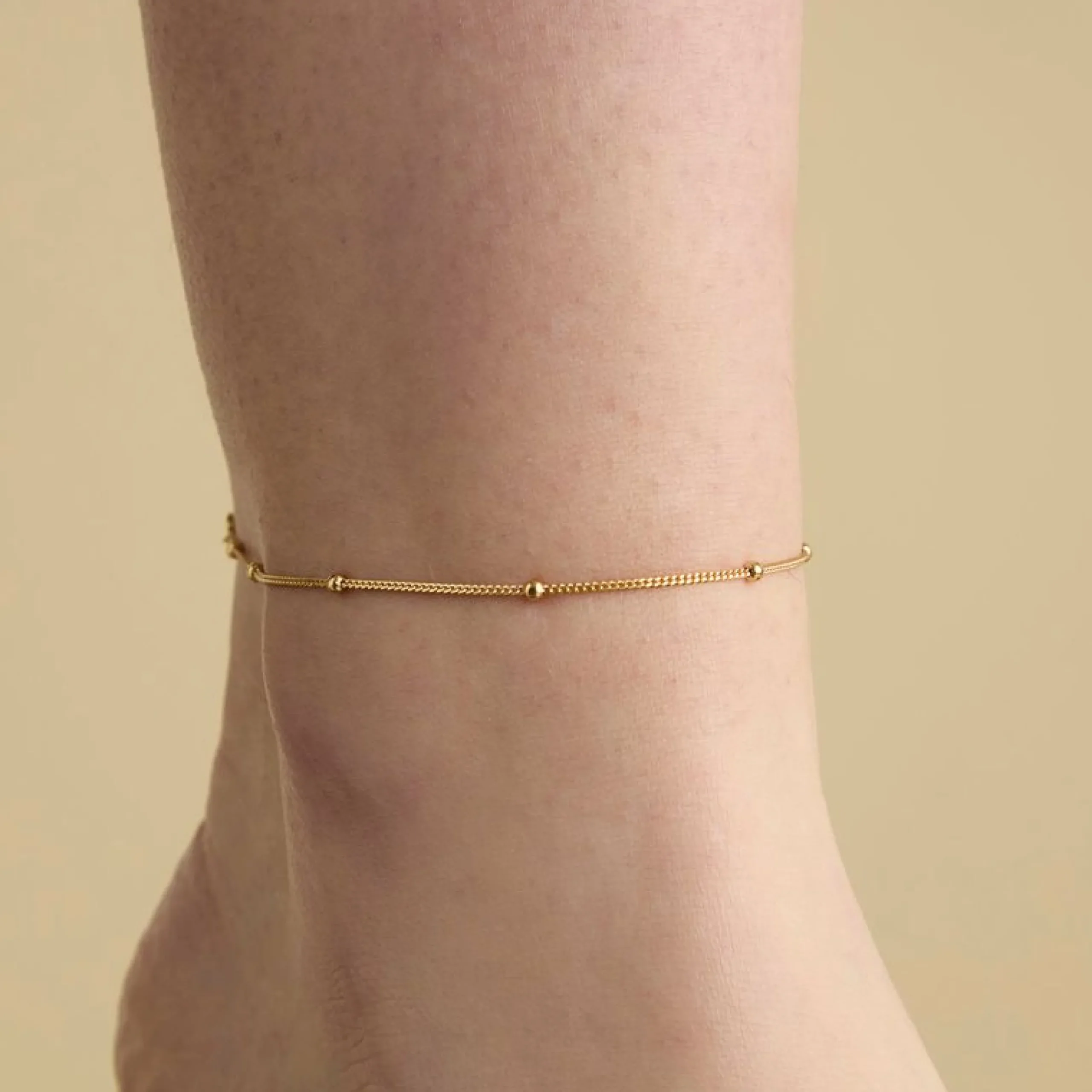 essential_beaded_chain_an_1.webp Essential Beaded Chain Anklet in Gold