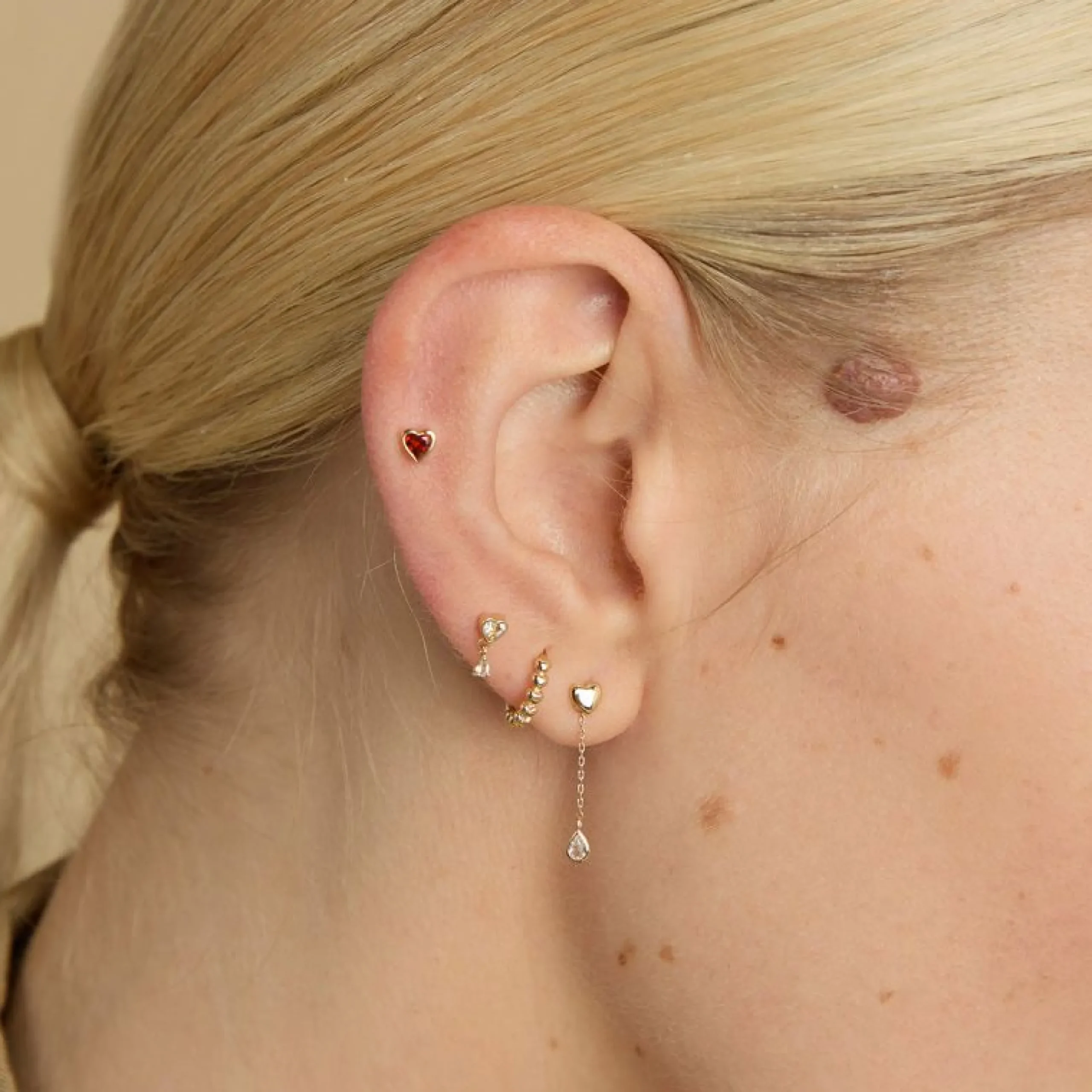 garnet_heart_piercing_stu_1.webp Garnet Heart Piercing Stud in Solid Gold