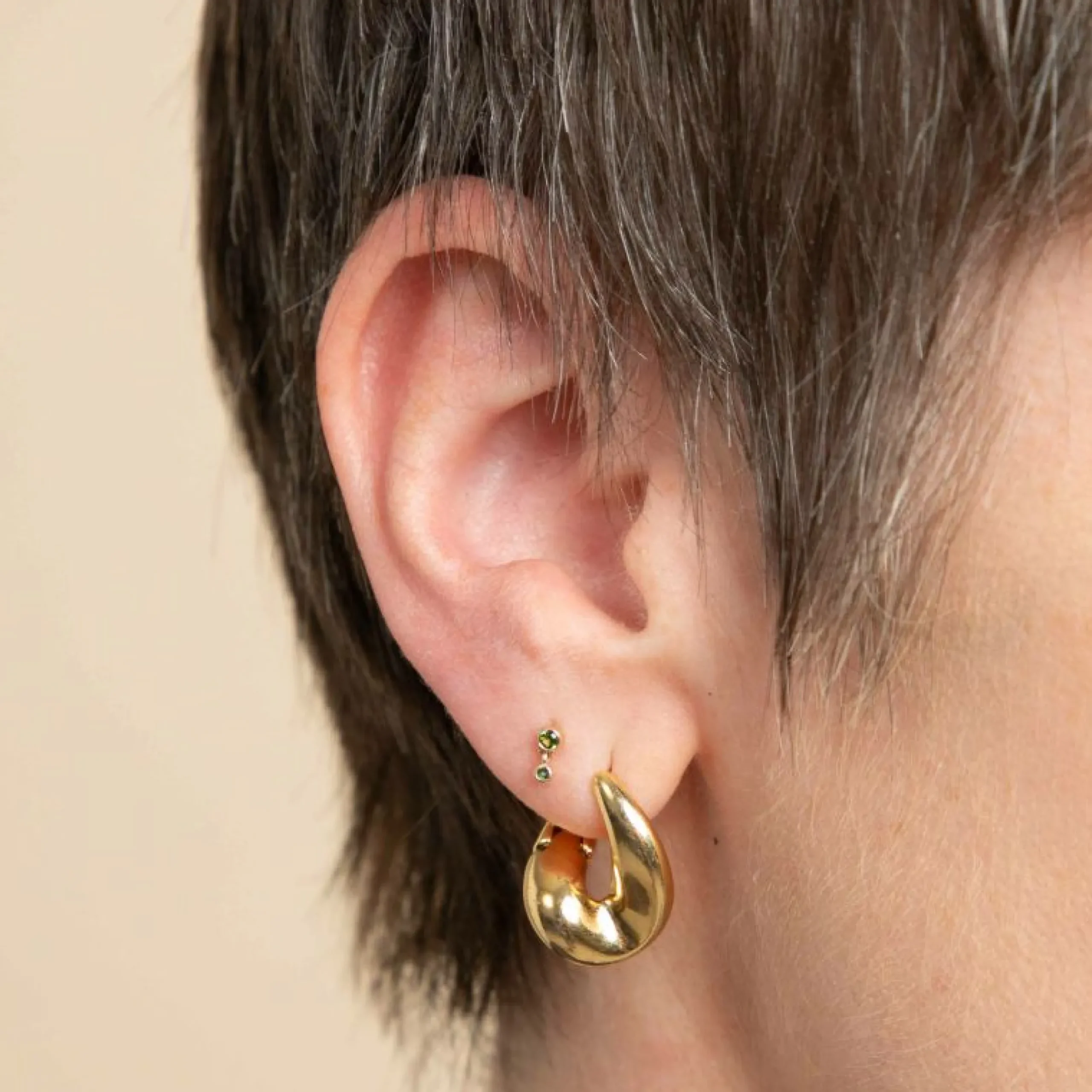 green_tourmaline_double_p_1.webp Green Tourmaline Double Piercing Stud in Solid Gold