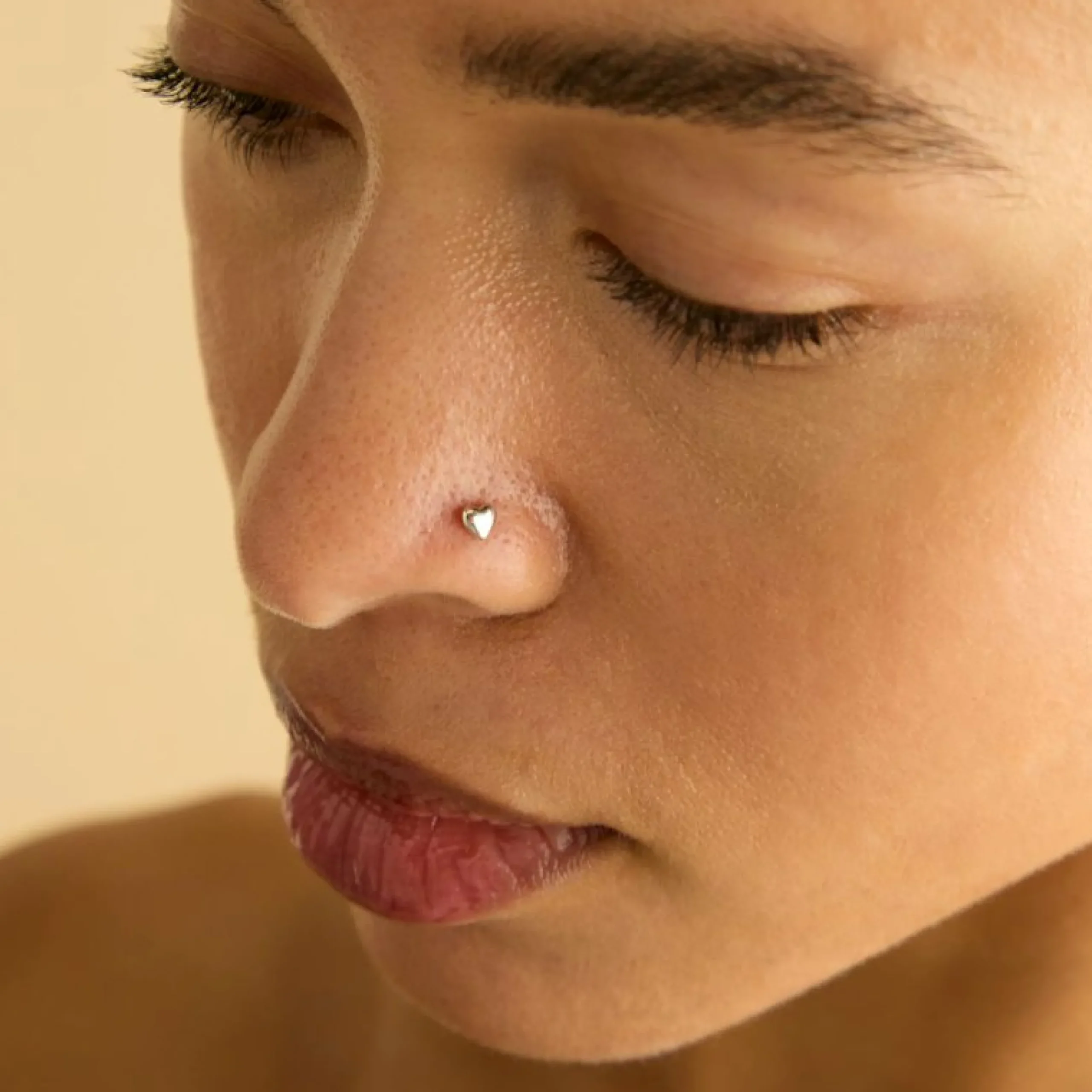 heart_piercing_stud_in_so_3-1.webp Heart Piercing Stud in Solid White Gold