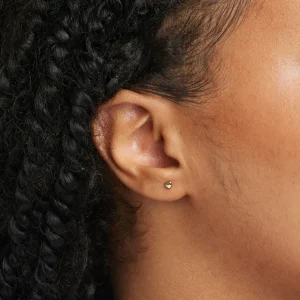 Heart Stud Earrings in Gold