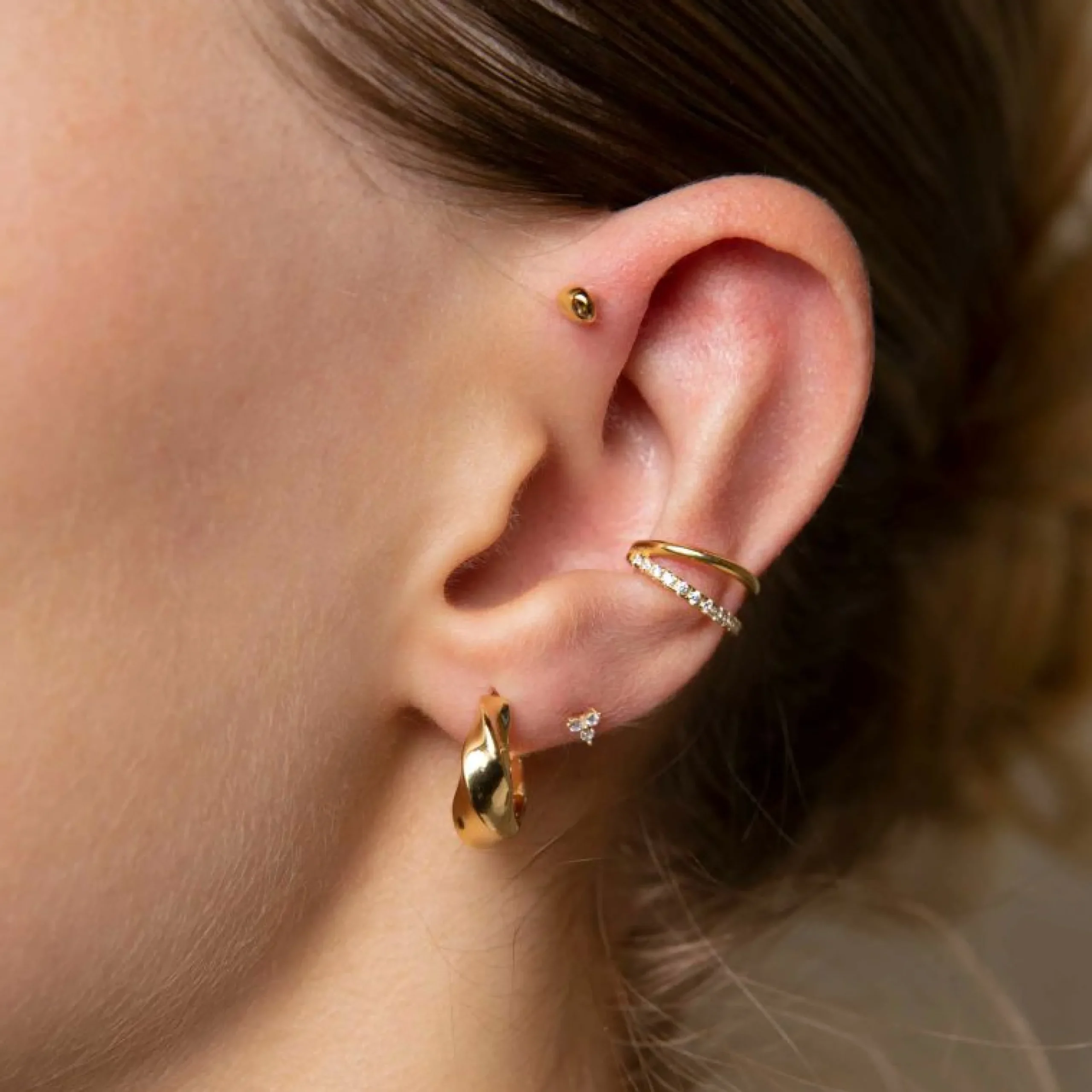 illusion_crystal_ear_cuff_3-2.webp Illusion Crystal Ear Cuff in Gold