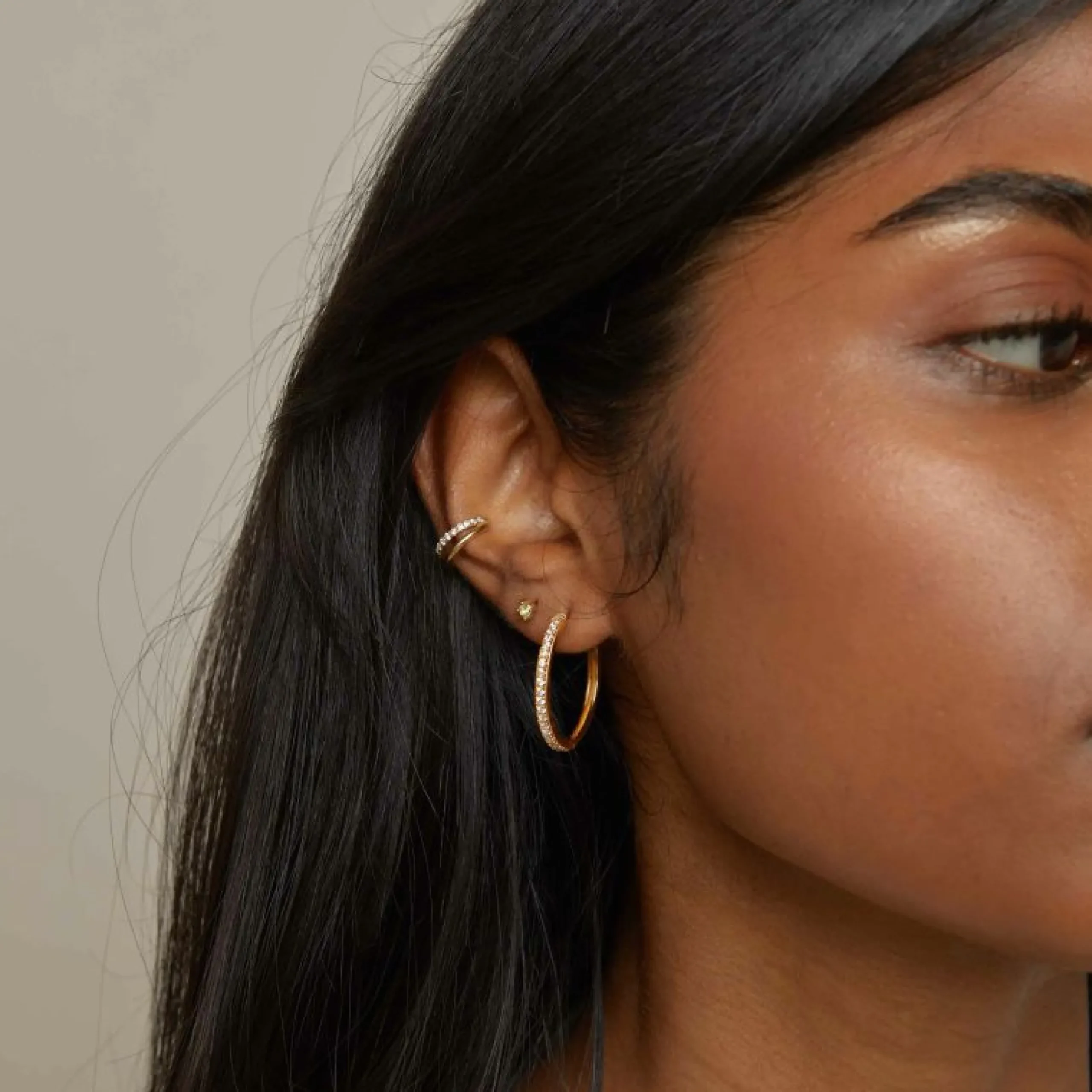illusion_crystal_ear_cuff_5-1.webp Illusion Crystal Ear Cuff in Gold