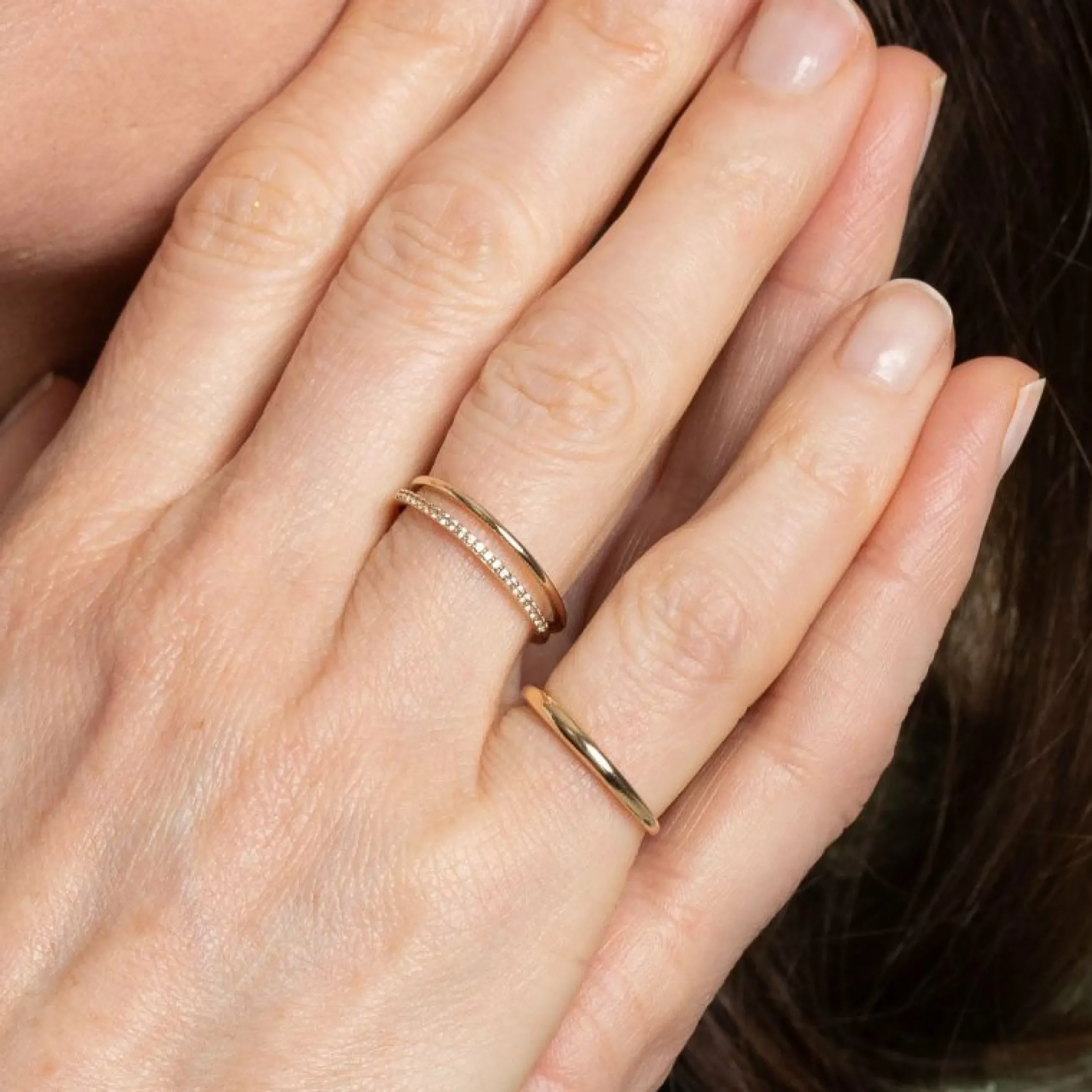 illusion_topaz_band_ring__2.webp Illusion Topaz Band Ring in Solid Gold
