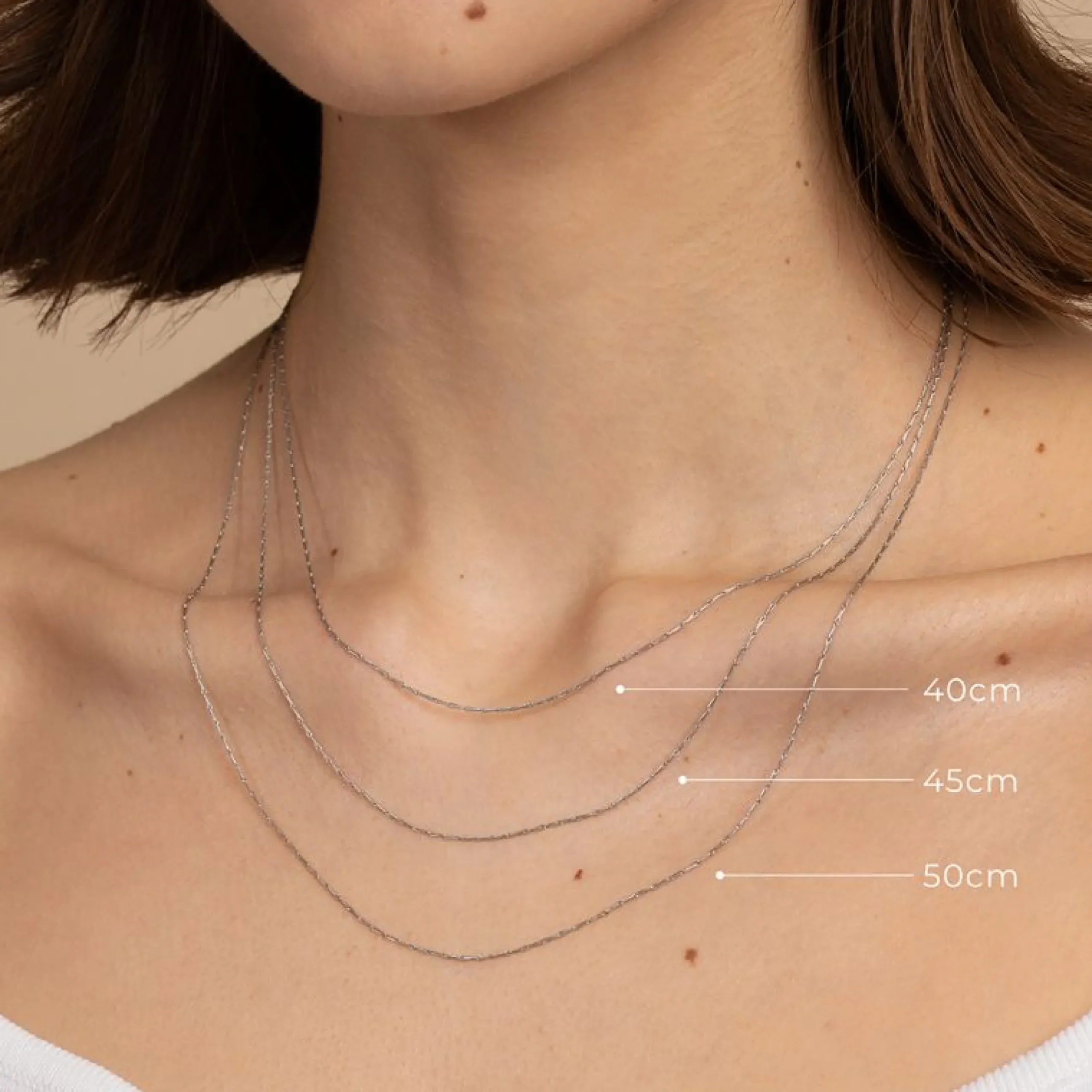 marylebone_chain_necklace_2-1.webp Marylebone Chain Necklace in Solid White Gold