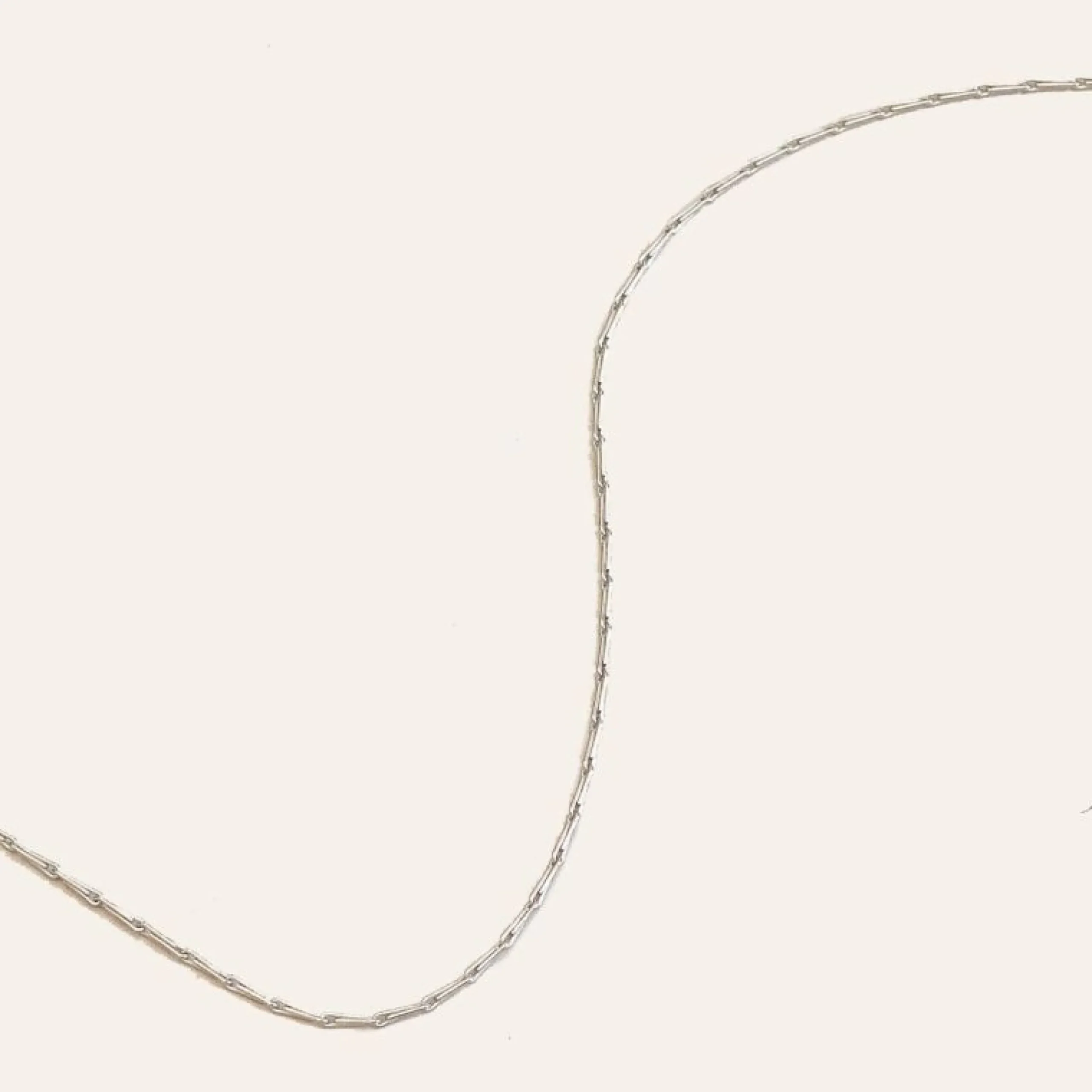 marylebone_chain_necklace_4-1.webp Marylebone Chain Necklace in Solid White Gold