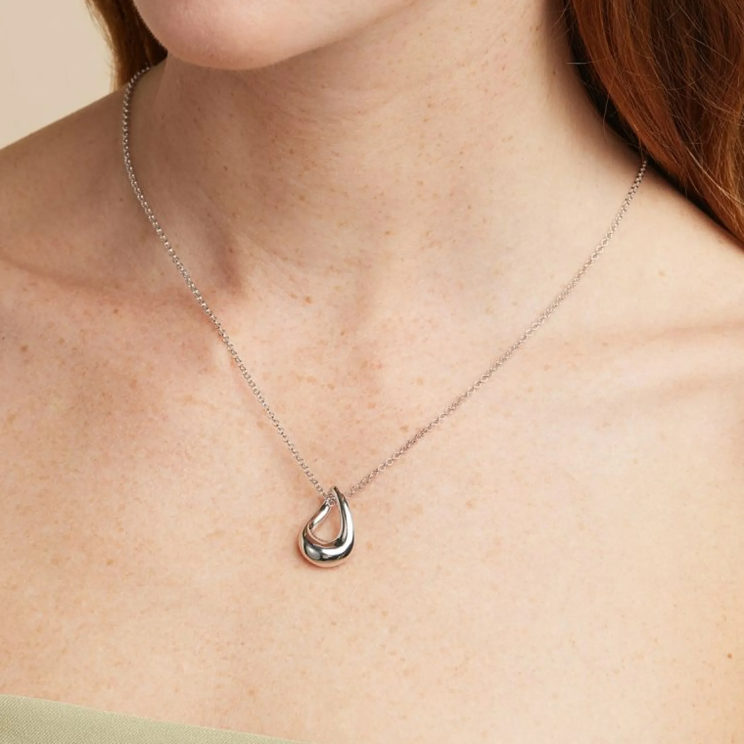 molten_pendant_necklace_i_1.webp Molten Pendant Necklace in Silver