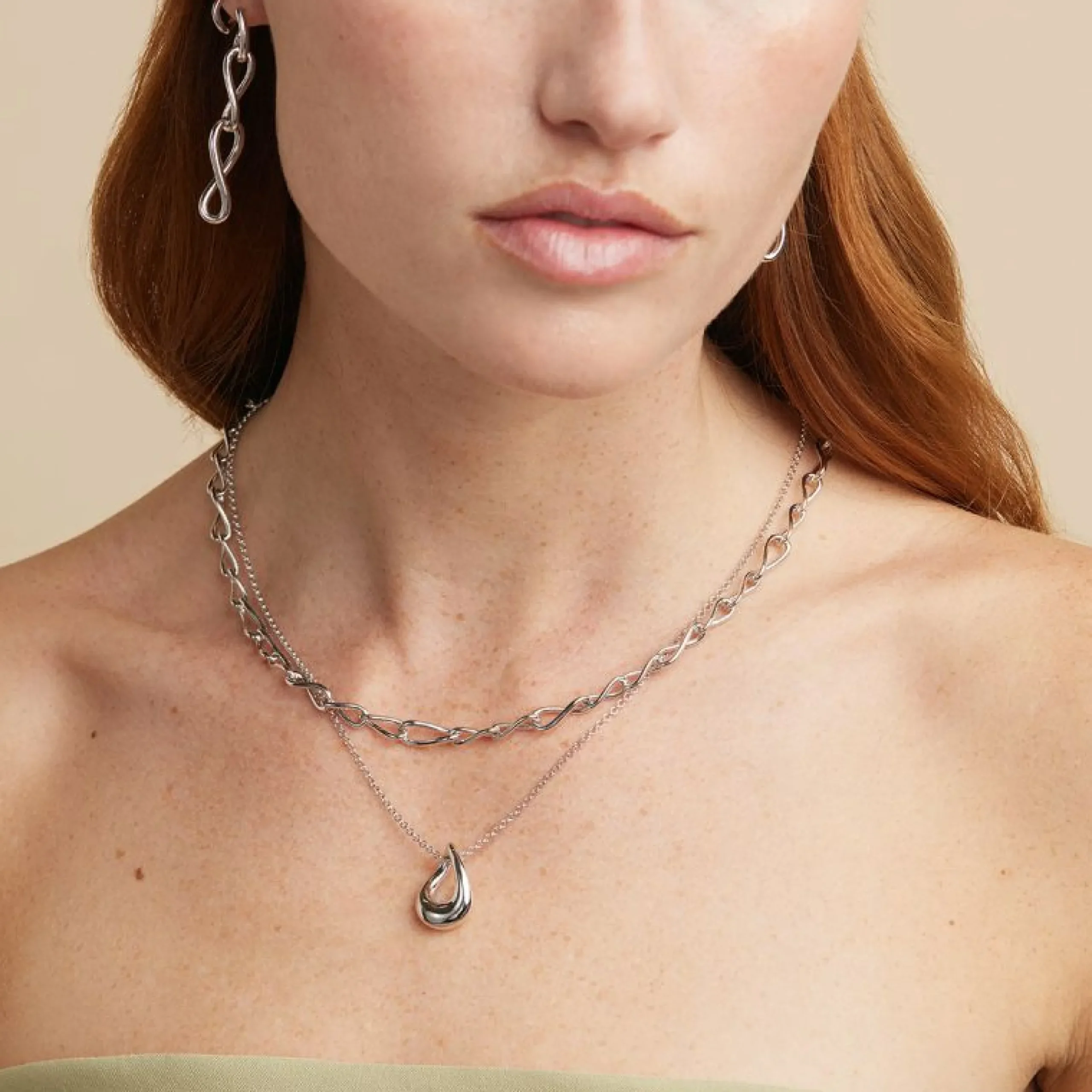 molten_pendant_necklace_i_3.webp Molten Pendant Necklace in Silver