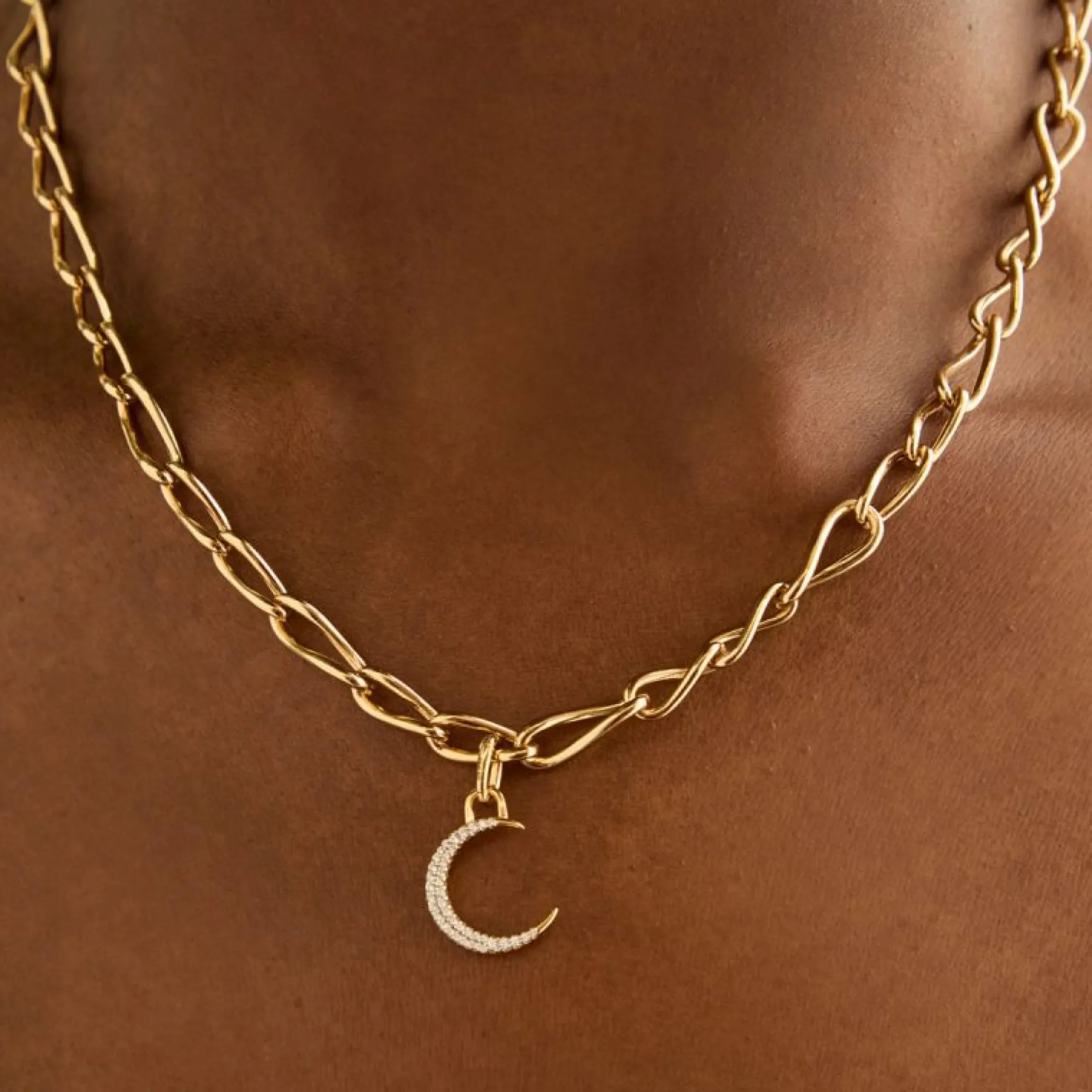 moon_talisman_charm_in_go_3.webp Moon Talisman Charm in Gold