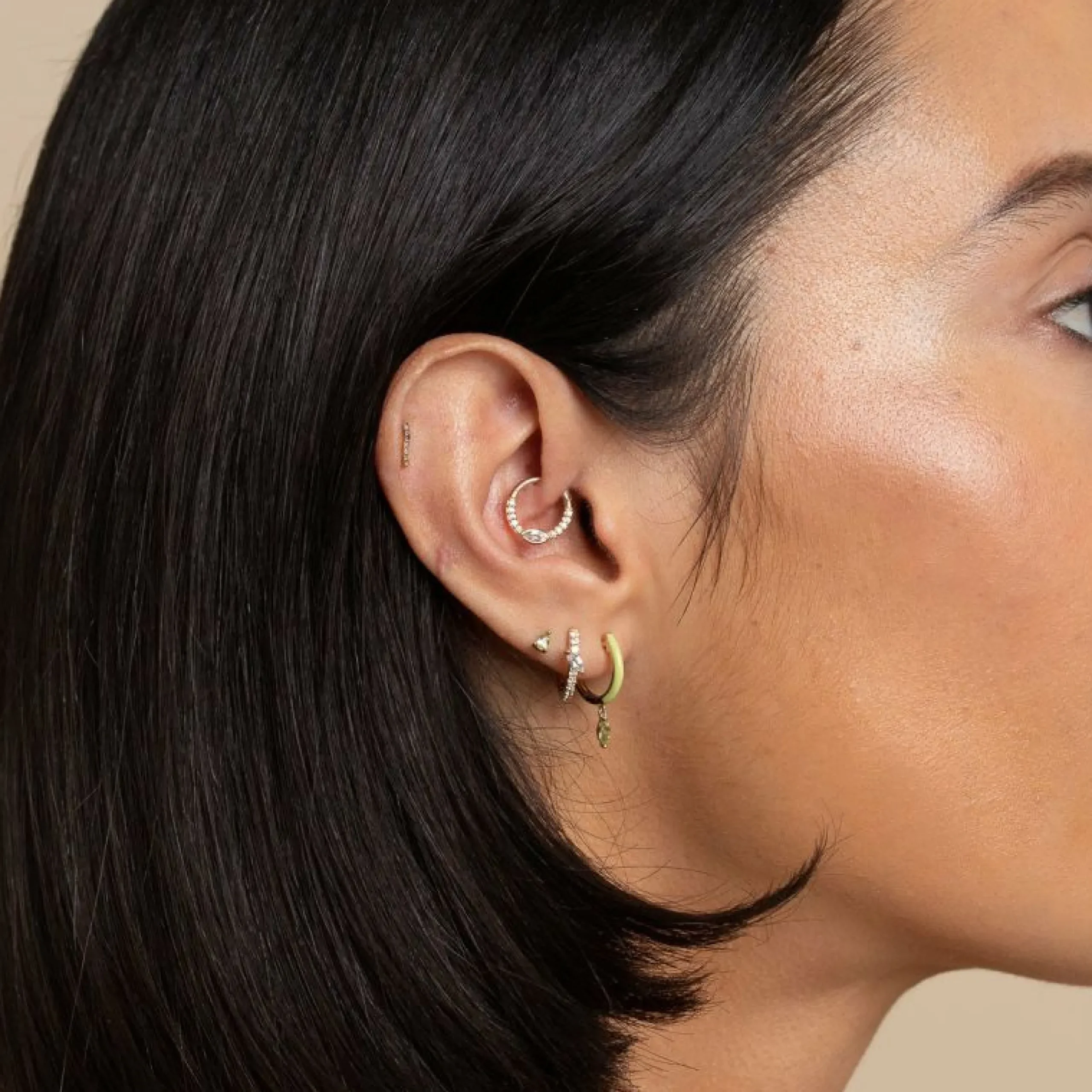 ombr_wave_piercing_stud_i_3.webp Ombré Wave Piercing Stud in Solid Gold