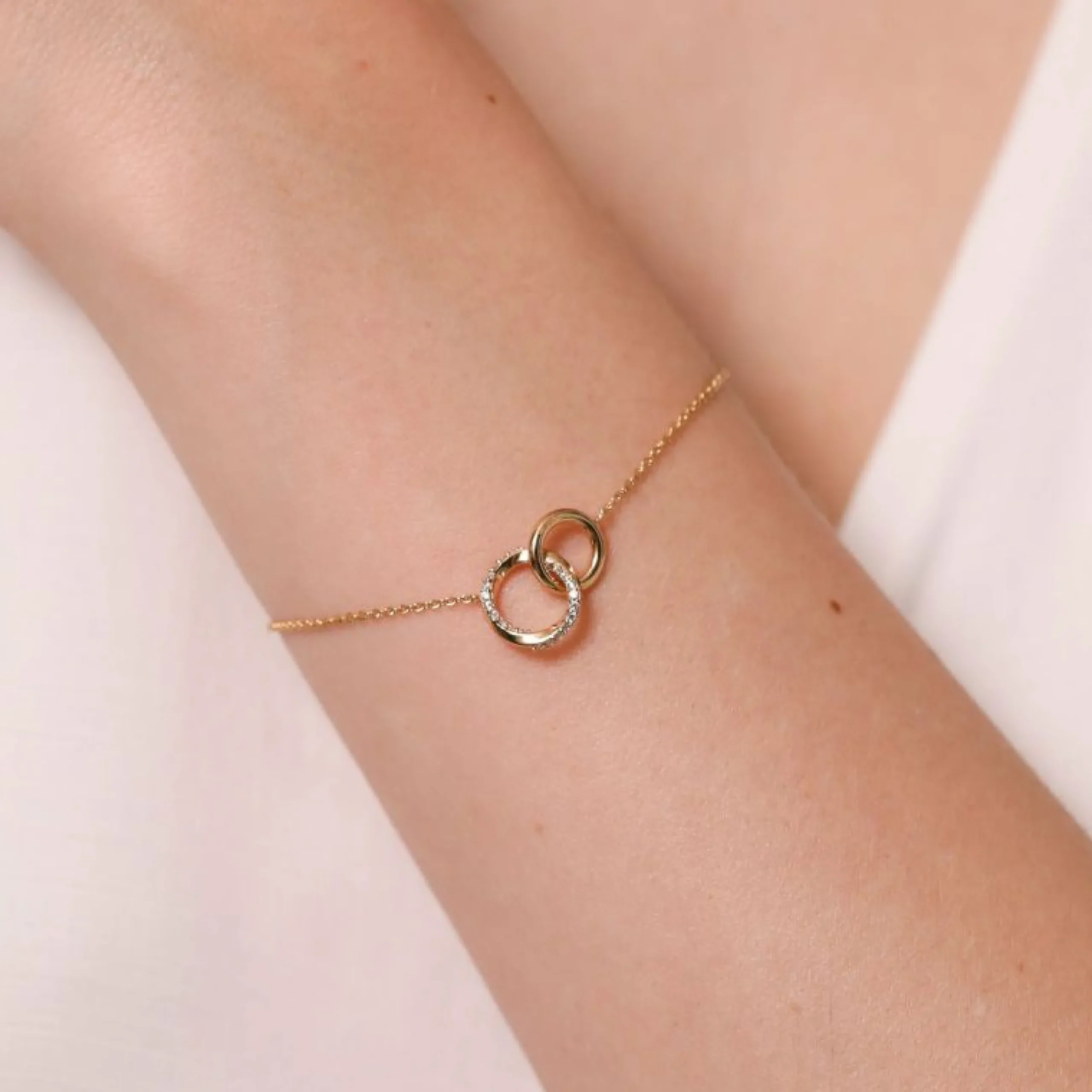 orbit_crystal_bracelet_in_1.webp Orbit Crystal Bracelet in Gold
