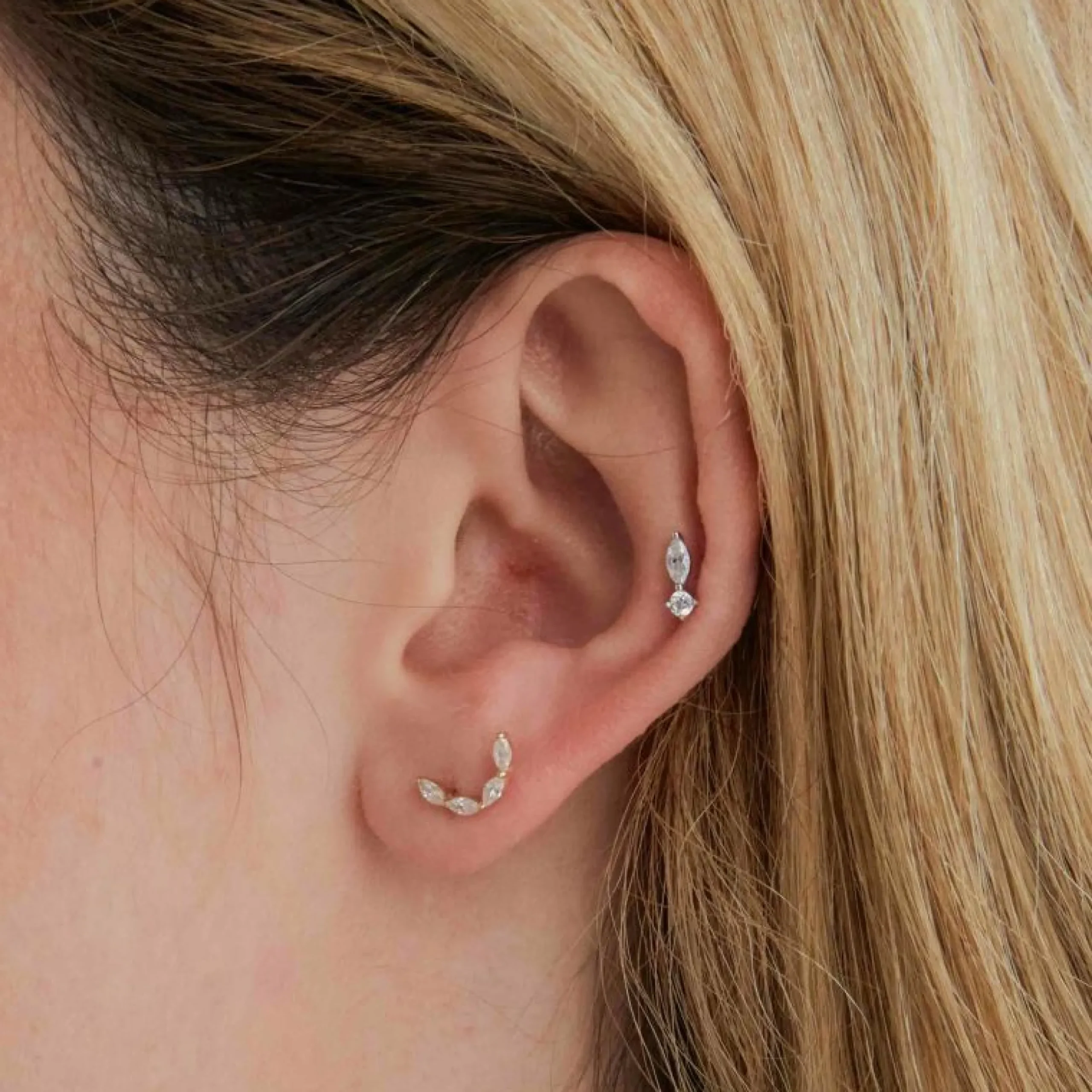 solid_gold_crystal_curved_4.webp Solid Gold Crystal Curved Piercing Stud