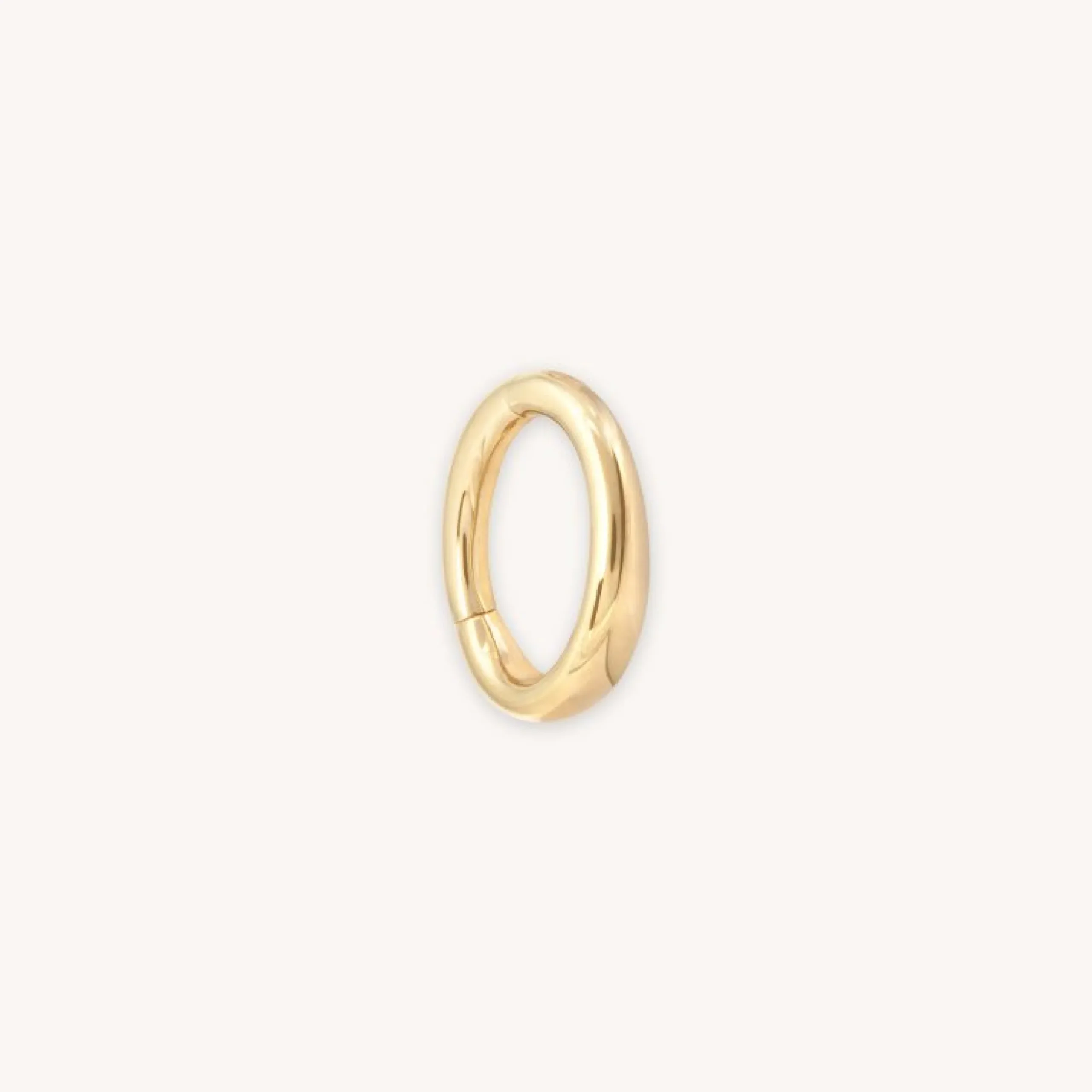 solid_gold_graduated_rook_0.webp Solid Gold Graduated Rook Hoop