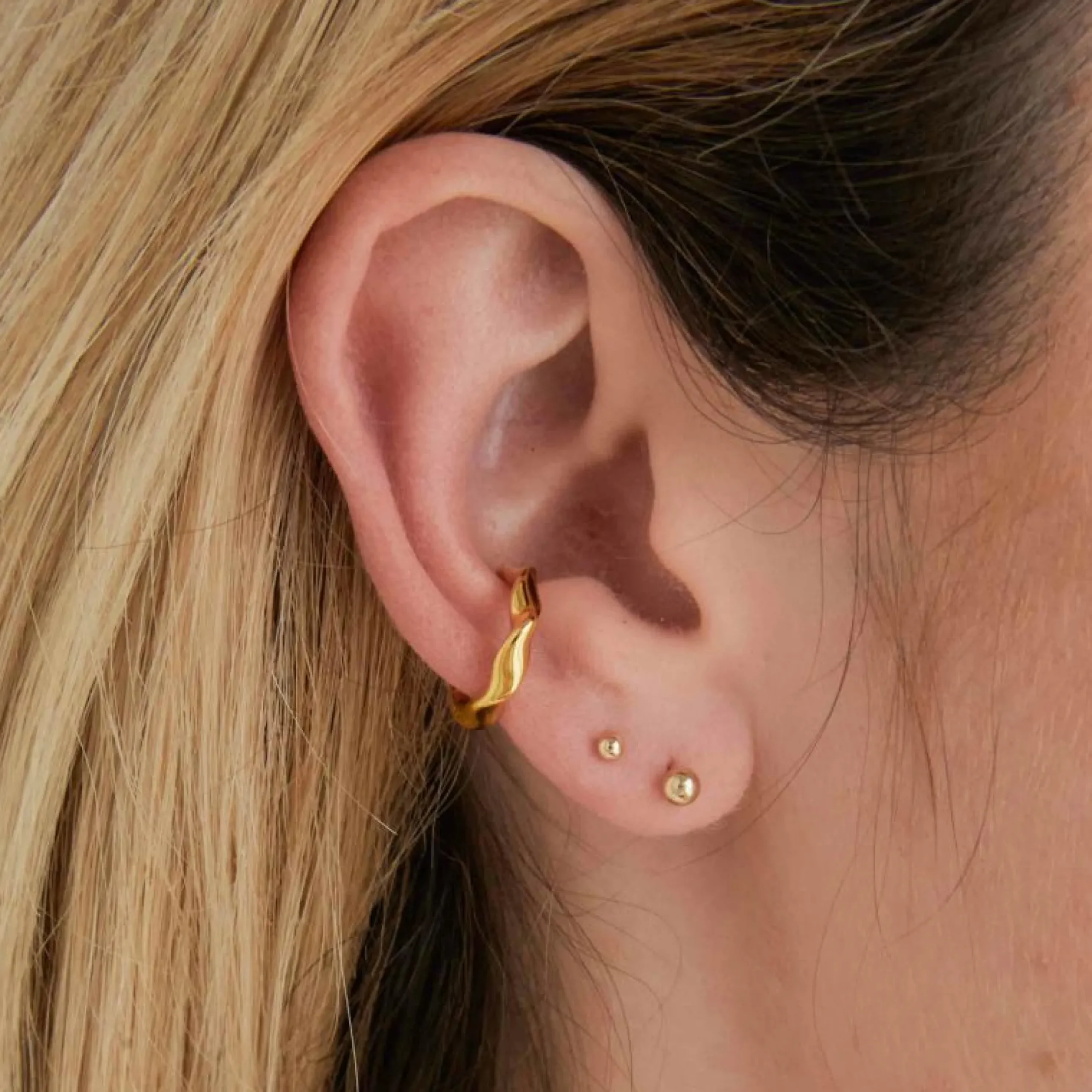 solid_gold_large_ball_pie_1.webp Solid Gold Large Ball Piercing Stud