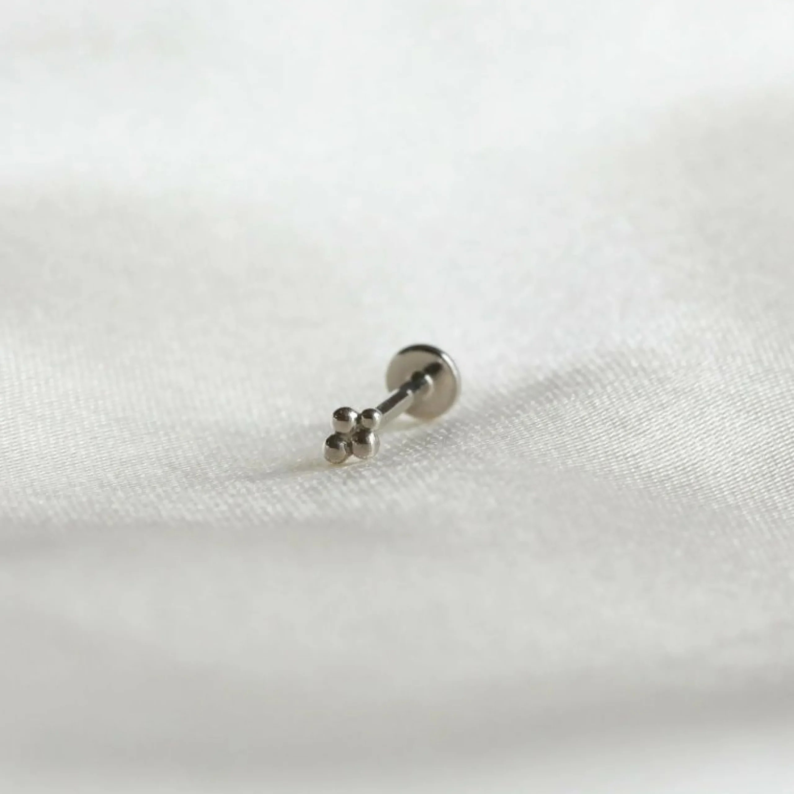 solid_white_gold_beaded_p_4.webp Solid White Gold Beaded Piercing Stud