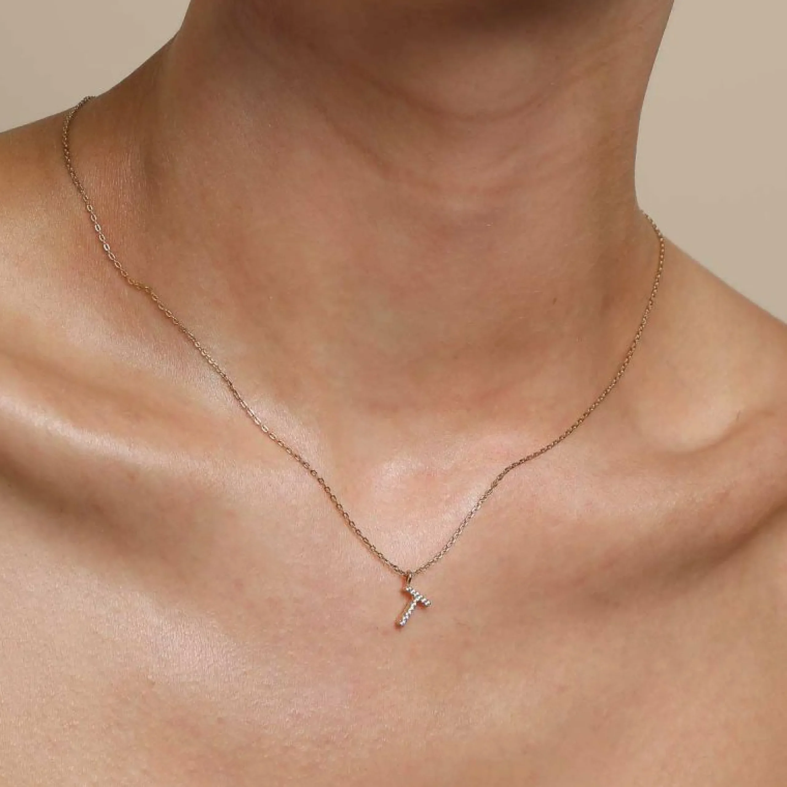 t_initial_pav_pendant_nec_1-1.webp T Initial Pavé Pendant Necklace in Gold