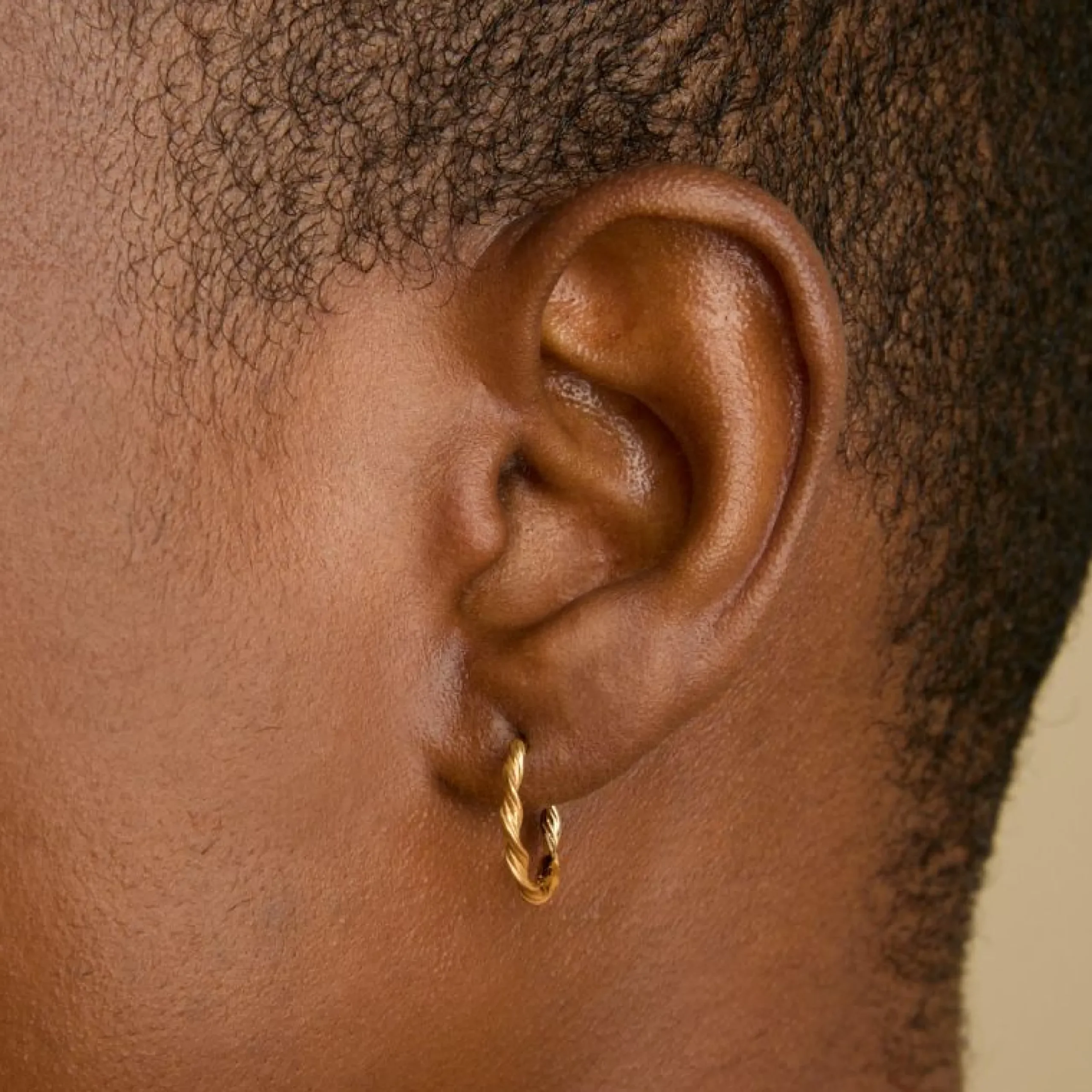 twist_small_hoops_in_gold_1.webp Twist Small Hoops in Gold
