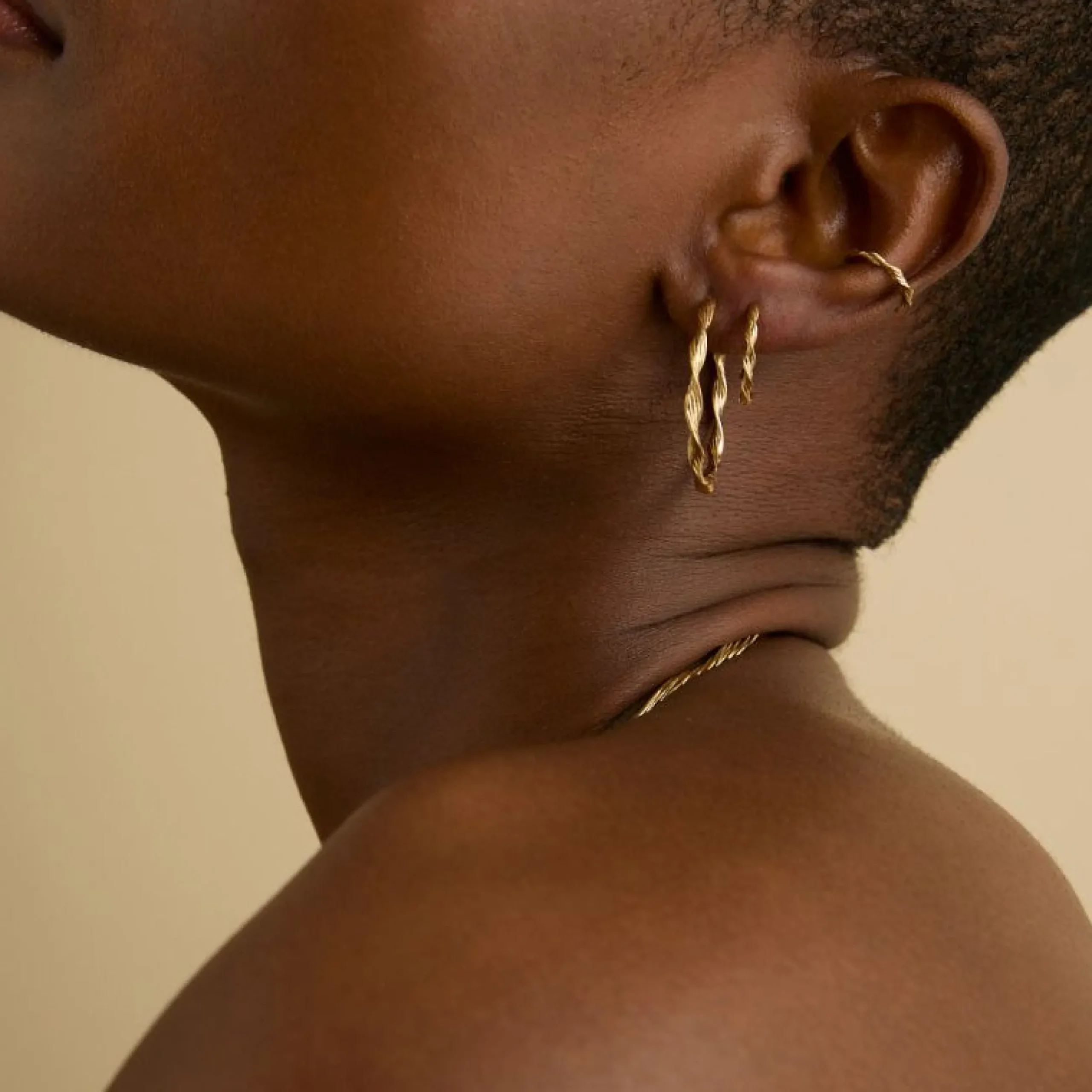 twist_small_hoops_in_gold_3.webp Twist Small Hoops in Gold
