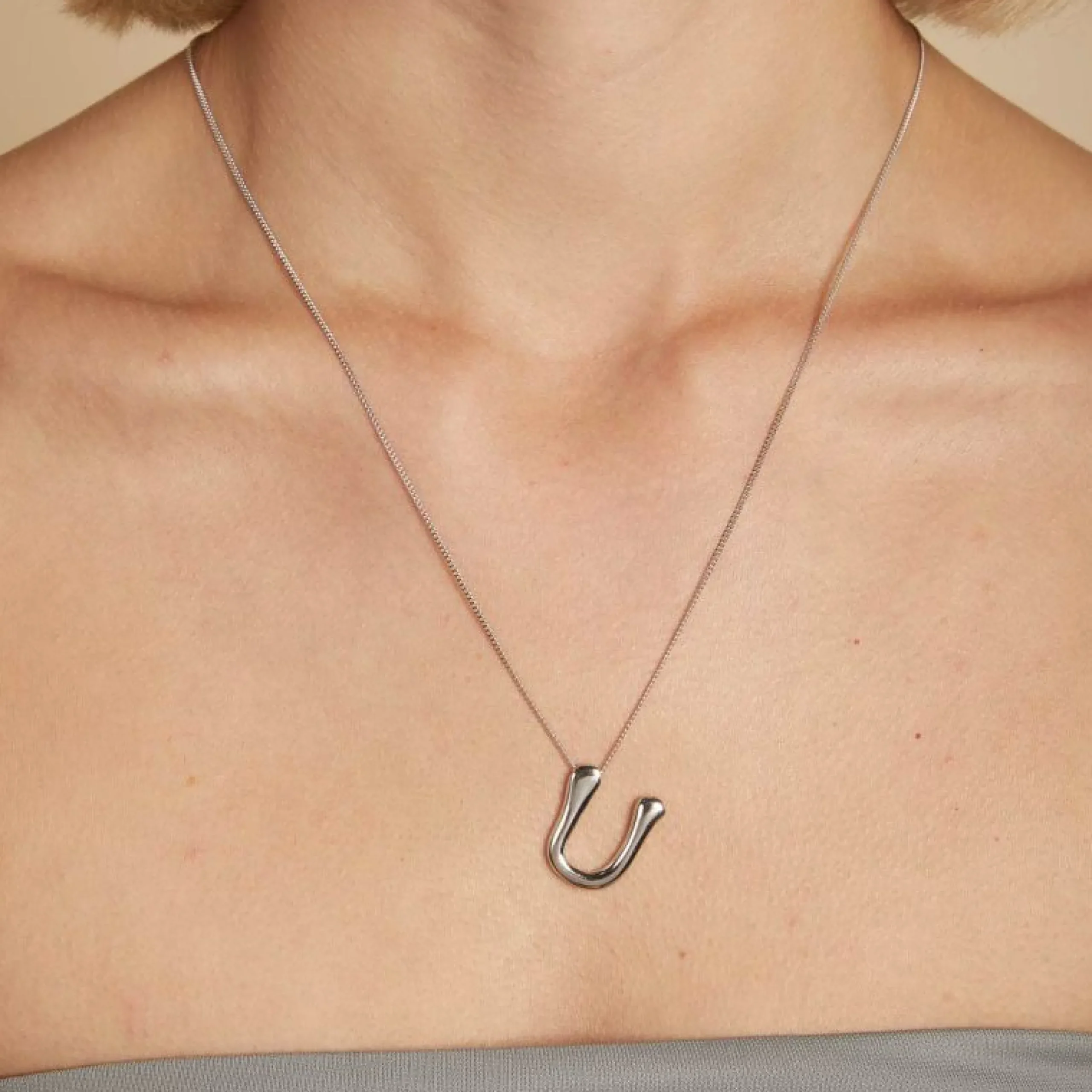 u_initial_bold_pendant_ne_1.webp U Initial Bold Pendant Necklace in Silver