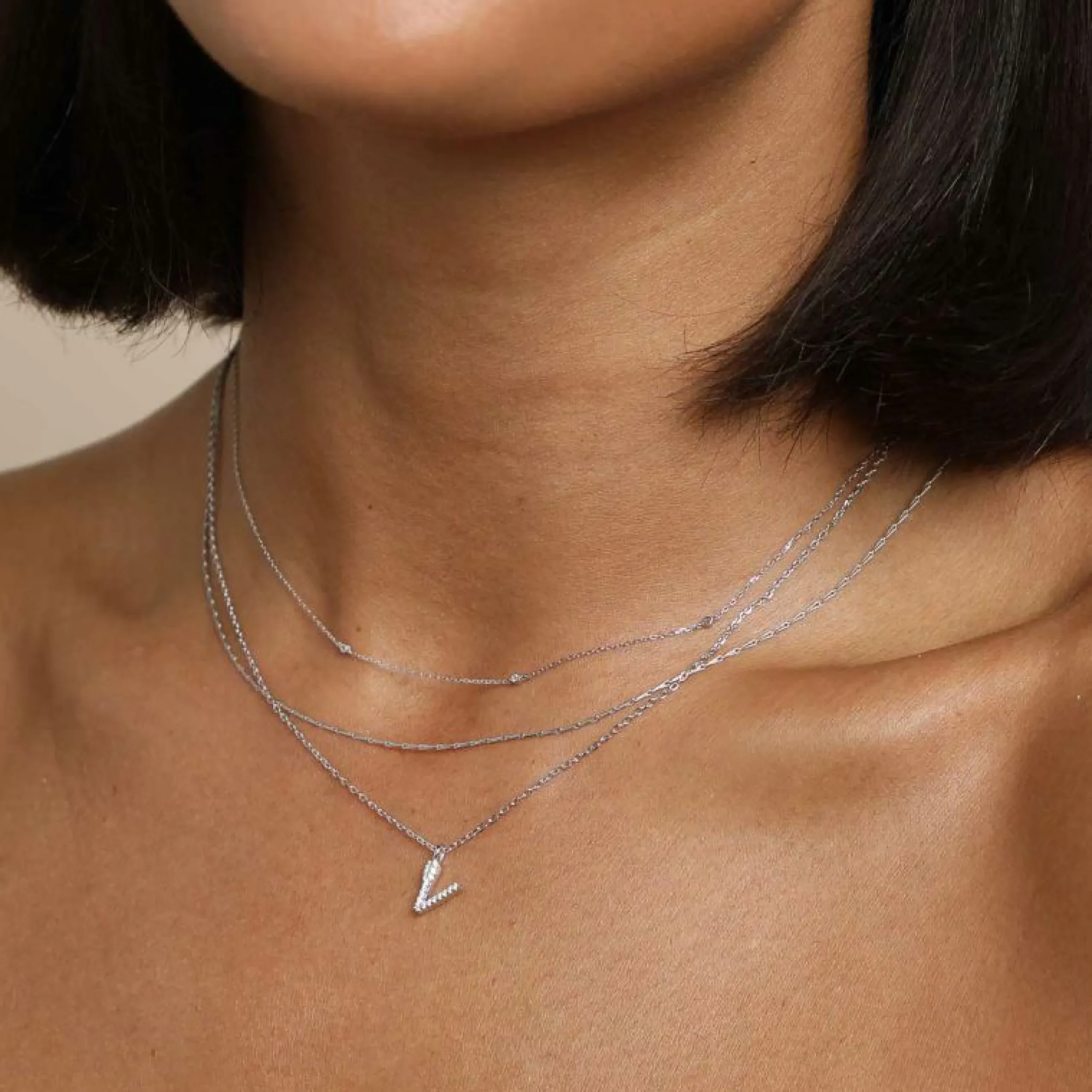 v_initial_pav_pendant_nec_2.webp V Initial Pavé Pendant Necklace in Silver