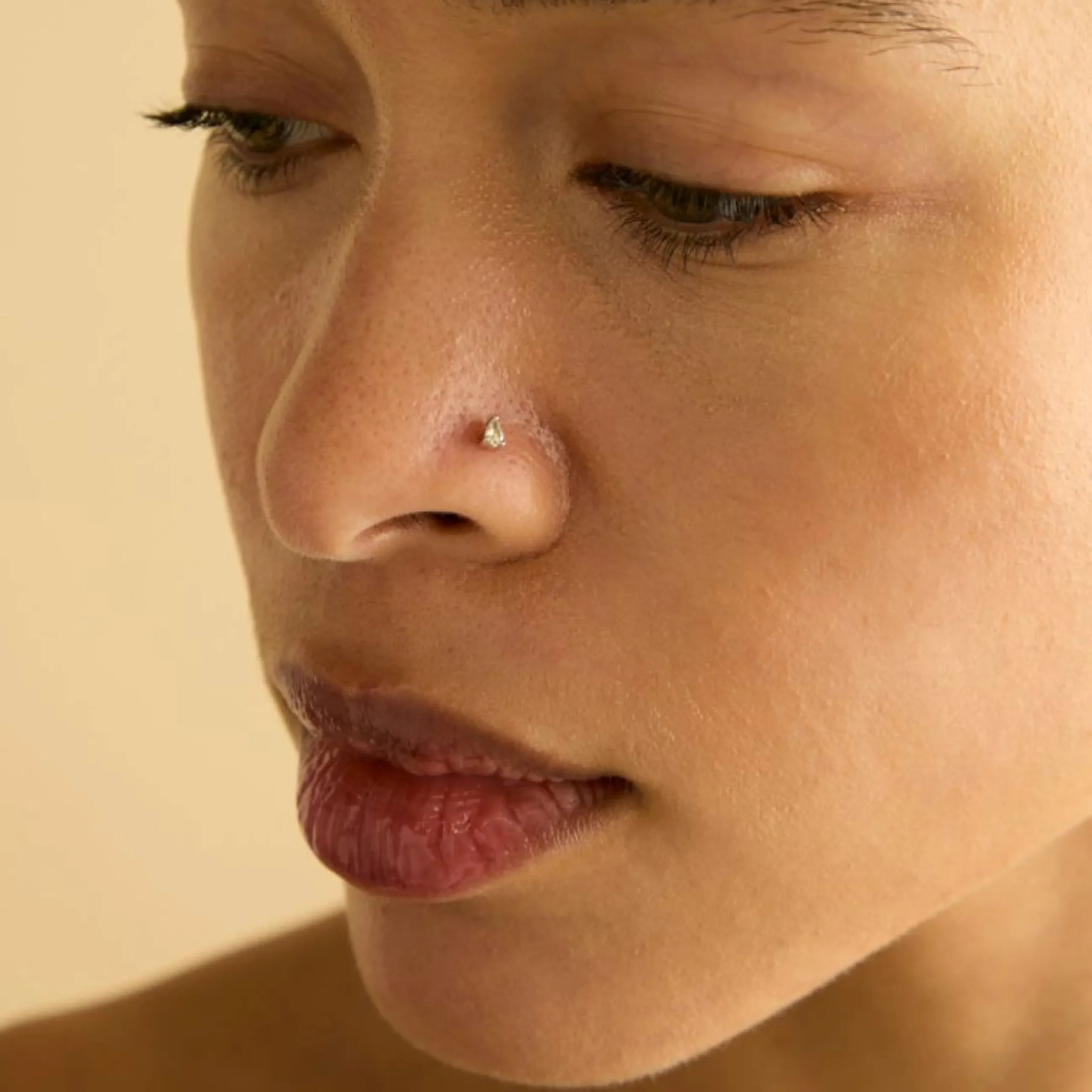 white_topaz_pear_piercing_2.webp White Topaz Pear Piercing Stud in Solid White Gold
