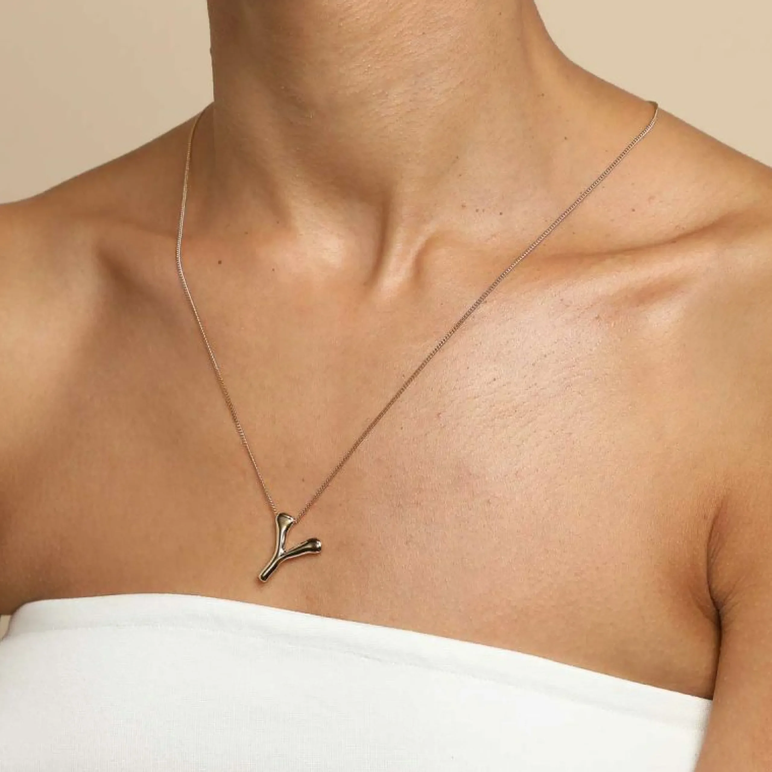 y_initial_bold_pendant_ne_1.webp Y Initial Bold Pendant Necklace in Gold
